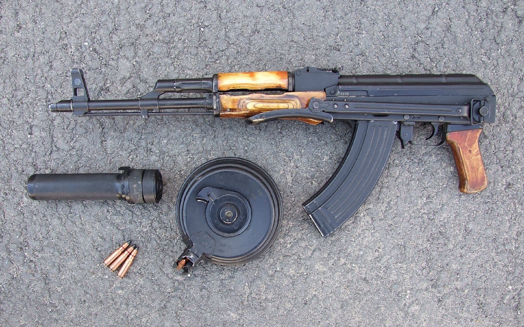 Weapons AK 47 1680x1050