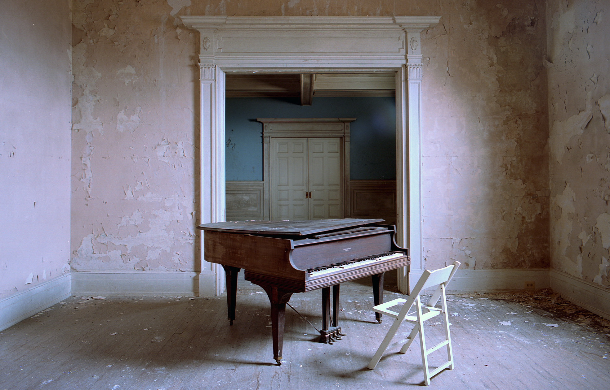 Piano Chair Room 1967x1260