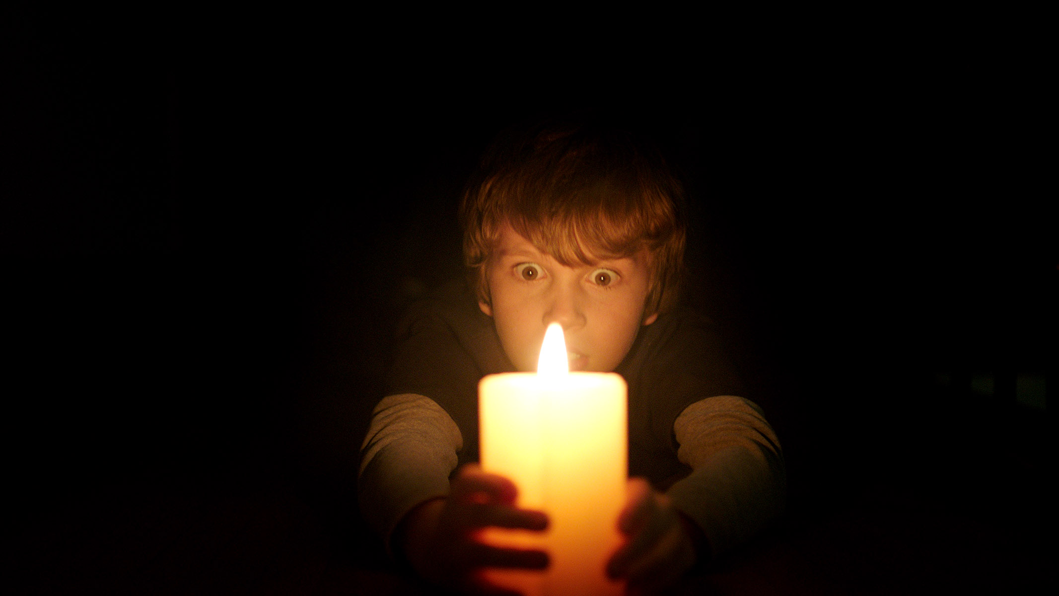 Gabriel Bateman Lights Out 2133x1200