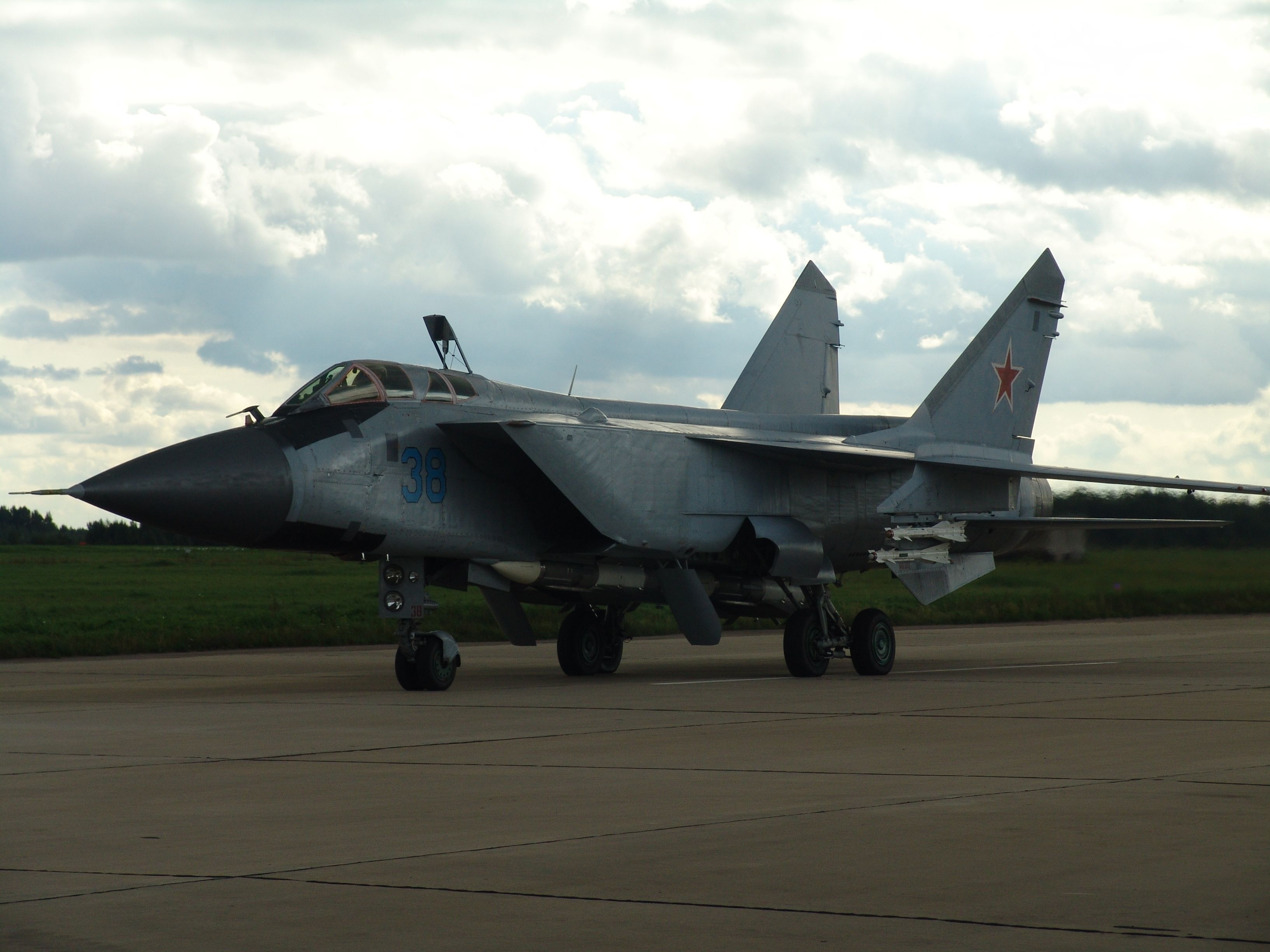 Military Mikoyan MiG 31 3264x2448