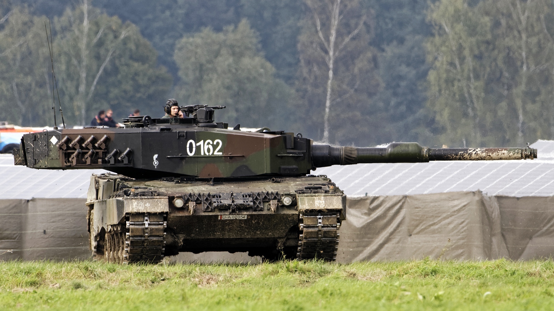 Leopard 2 Tank 1920x1080