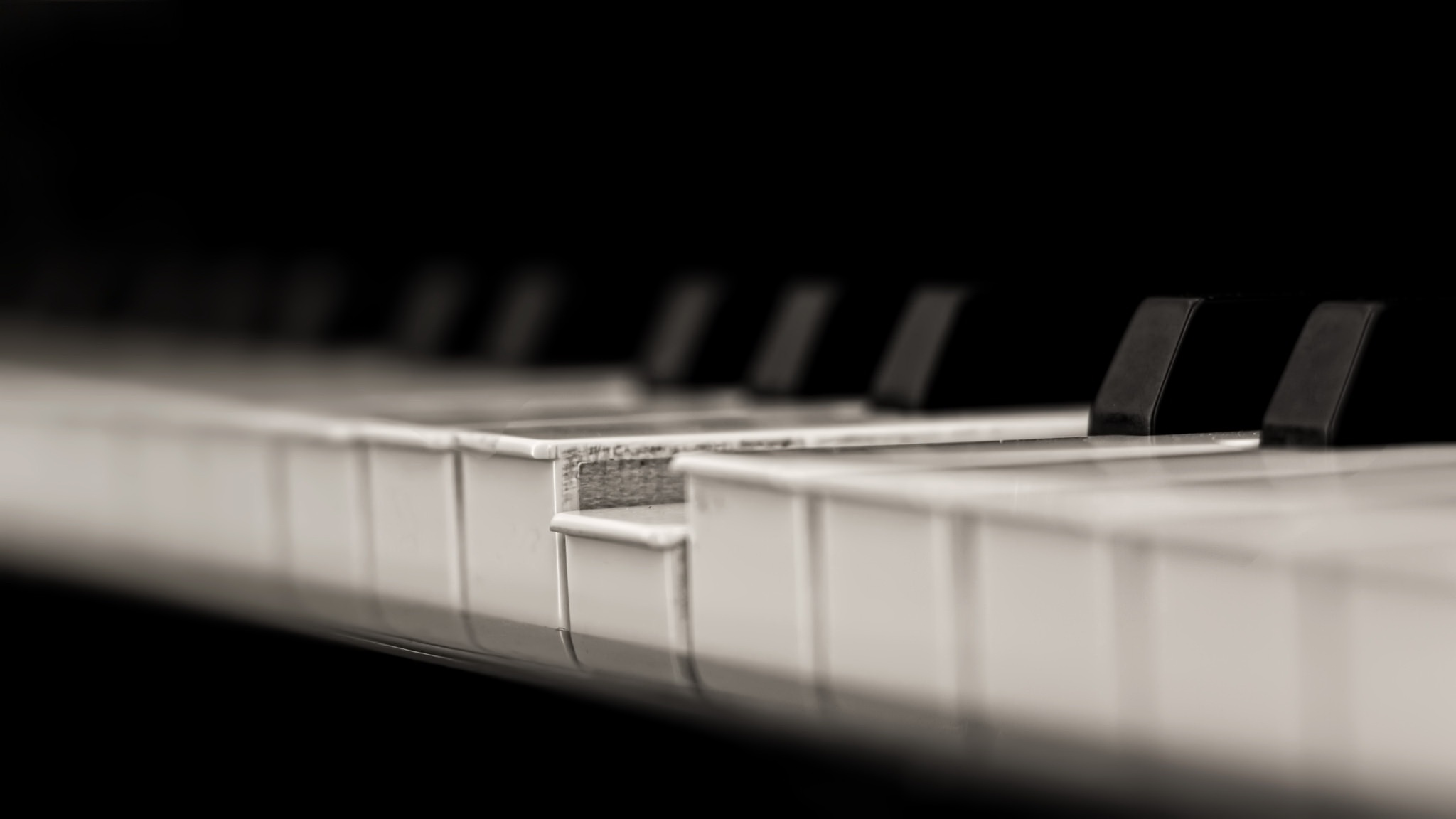 Black Amp White Close Up Instrument Piano 2048x1152
