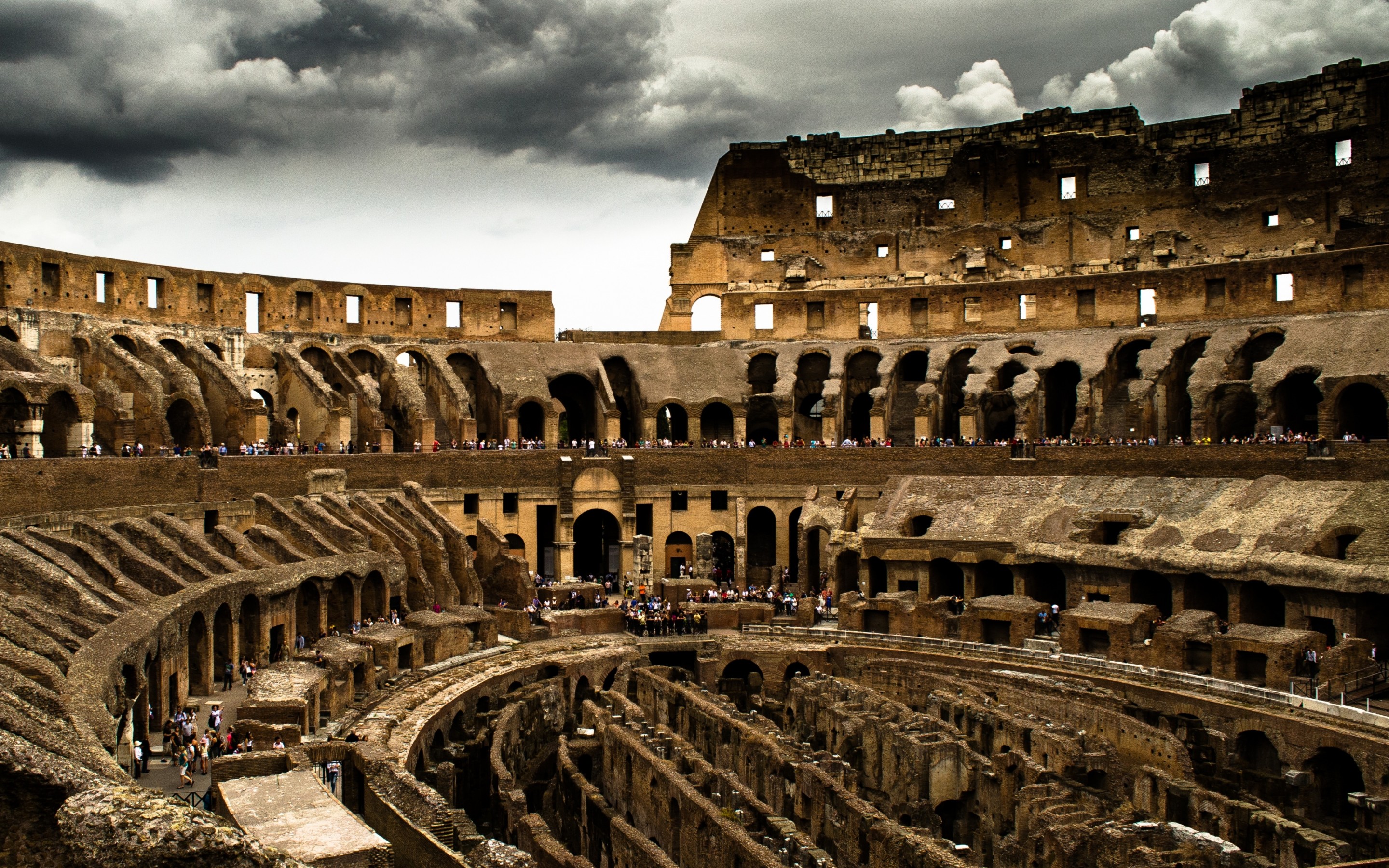 Man Made Colosseum 2880x1800