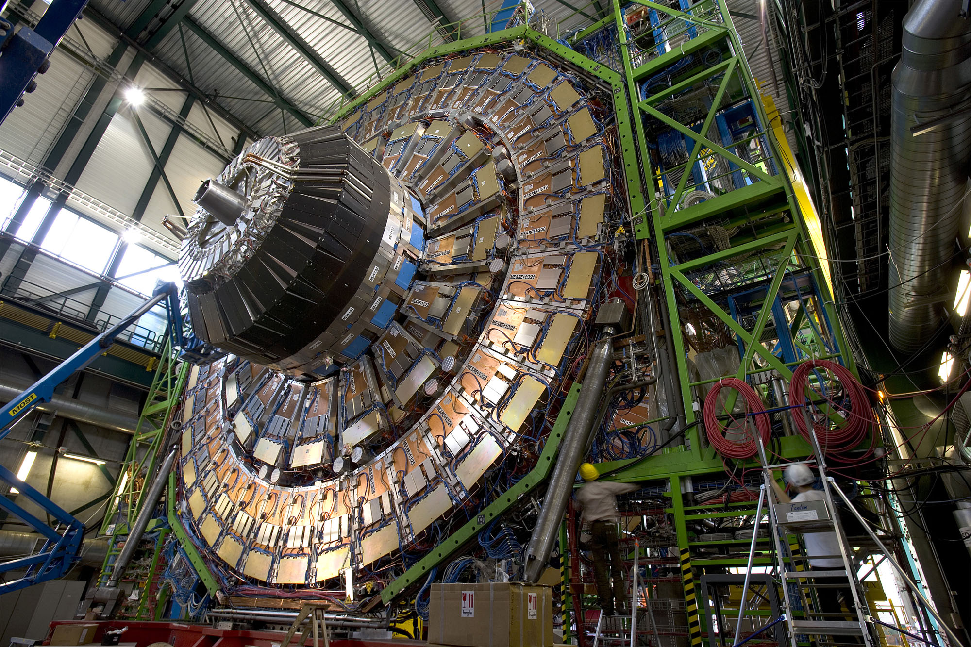 Large Hadron Collider 2000x1333