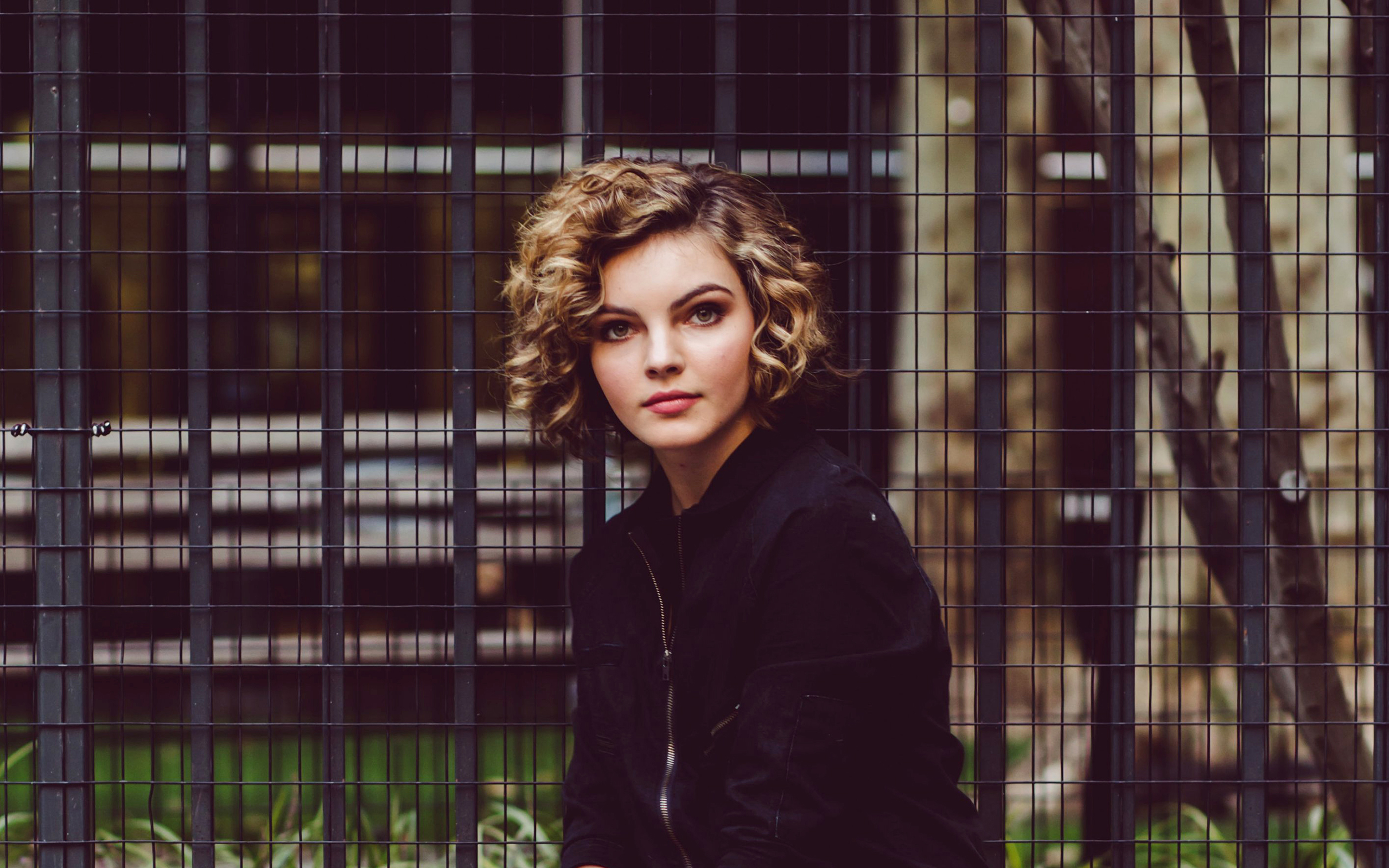 Actress American Brunette Camren Bicondova Curl Hazel Eyes 2560x1600