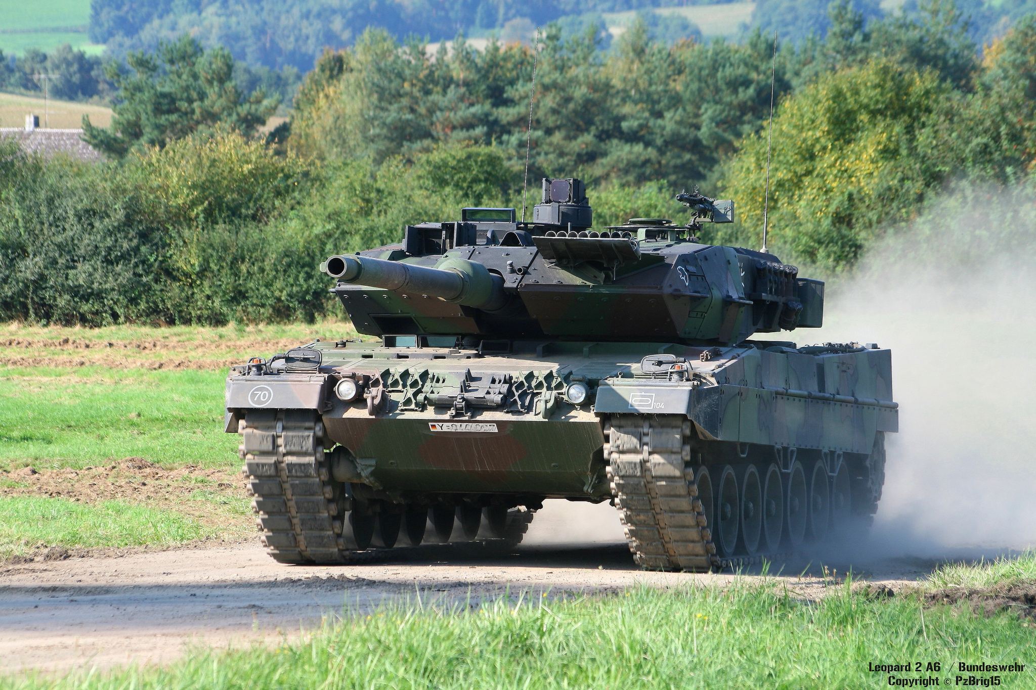 Military Leopard 2 2048x1365