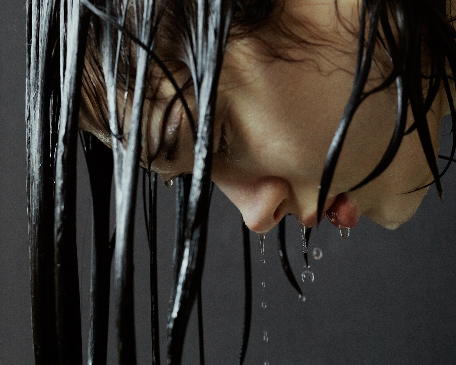 Marta Bevacqua Women Dark Hair Wet Wet Hair Water Drops Portrait Simple Background 1600x1280
