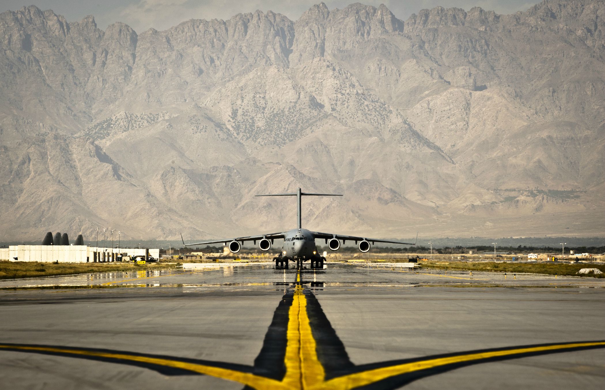 Military Boeing C 17 Globemaster Iii 2100x1353