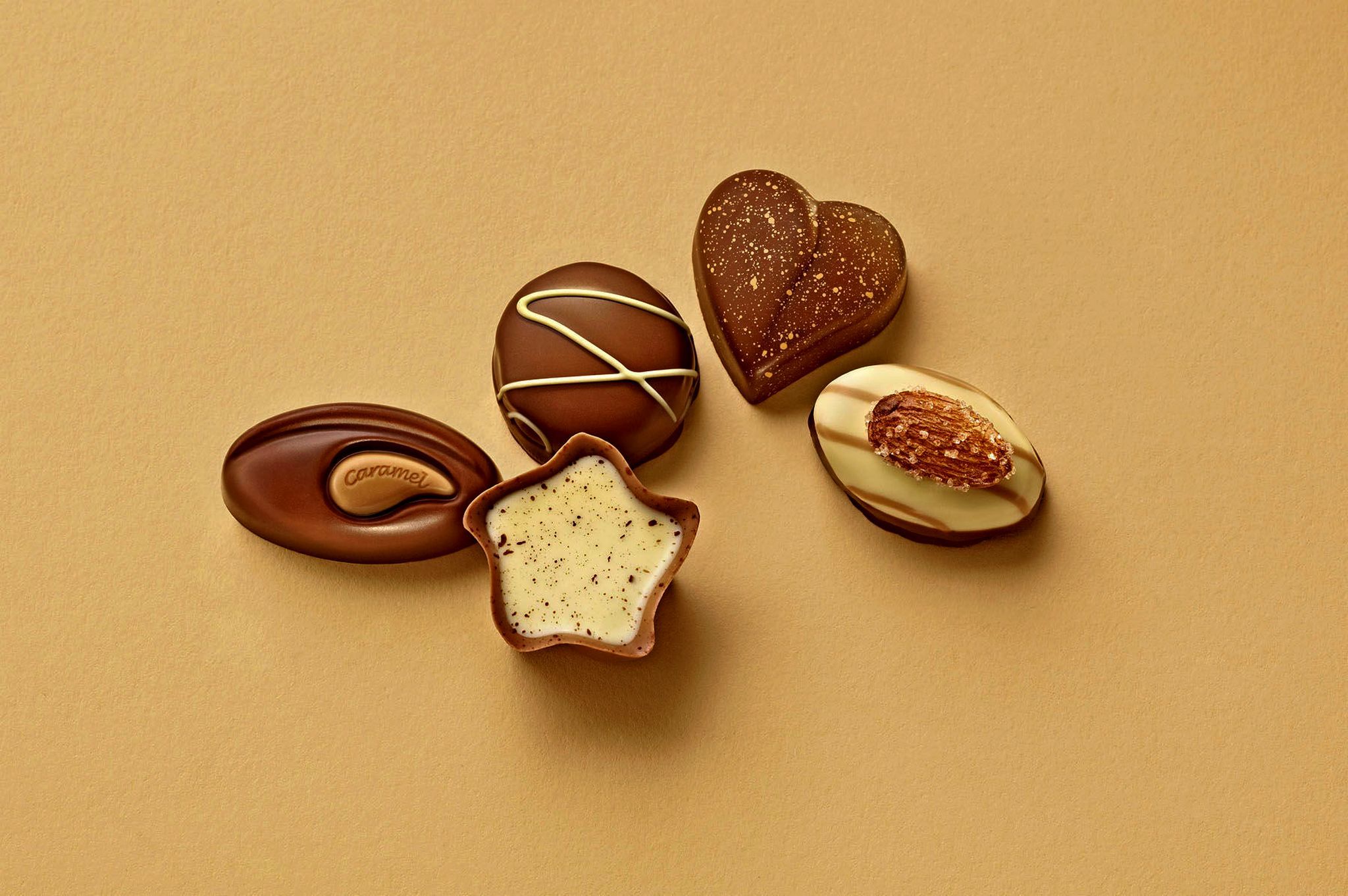 Almond Chocolate Candy 2048x1362