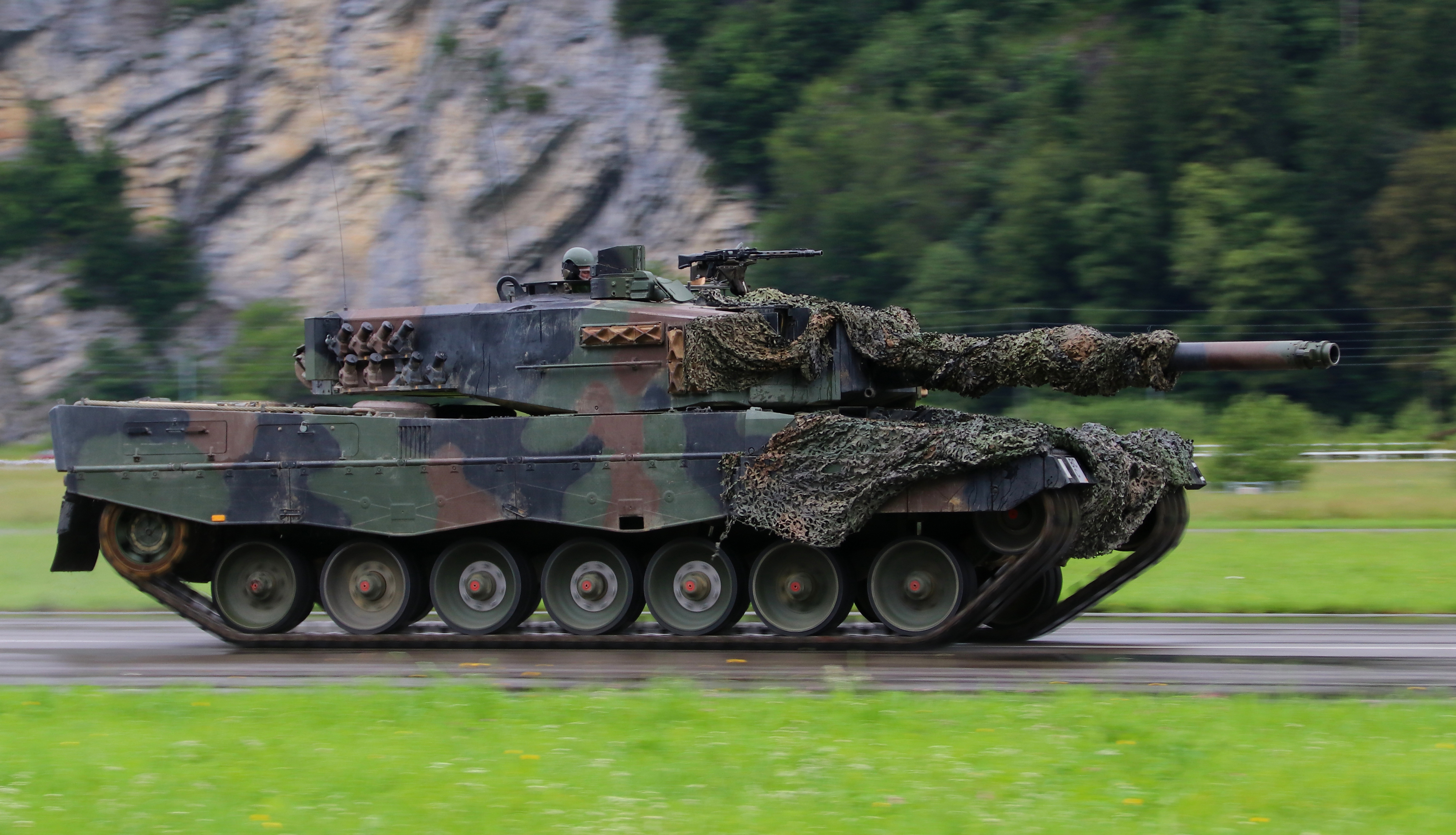 Leopard 2 Tank 3848x2208