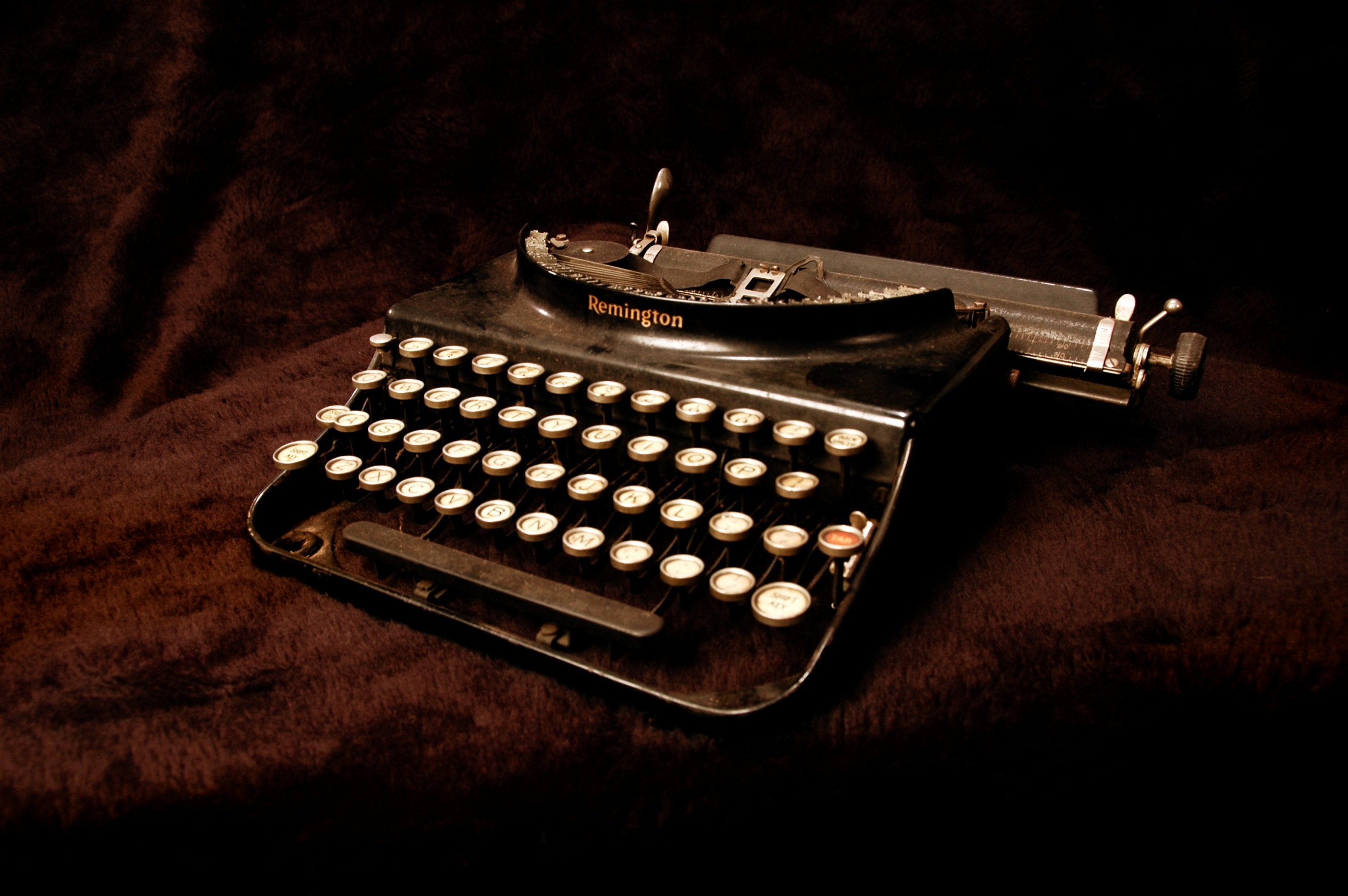 Man Made Typewriter 2587x1720