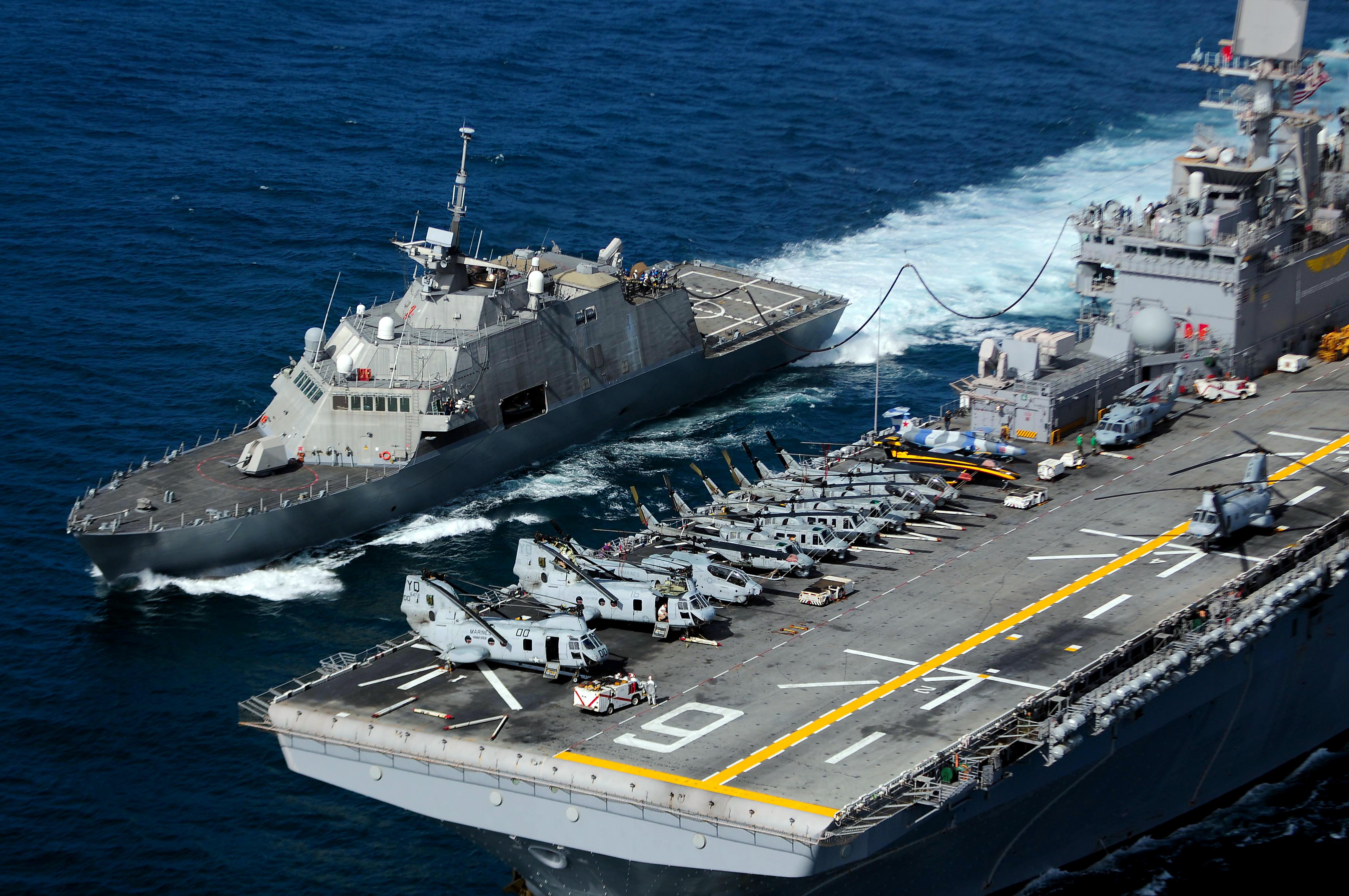 Aircraft Carrier Littoral Combat Ship Uss Cape Gloucester Akv 9 Uss Freedom Lcs 1 4256x2827