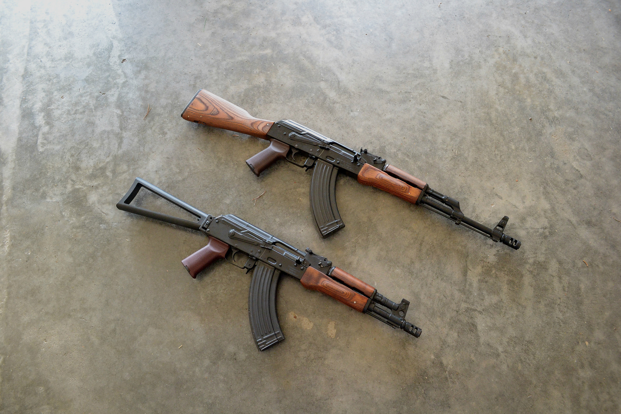 Weapons AK 47 2048x1366