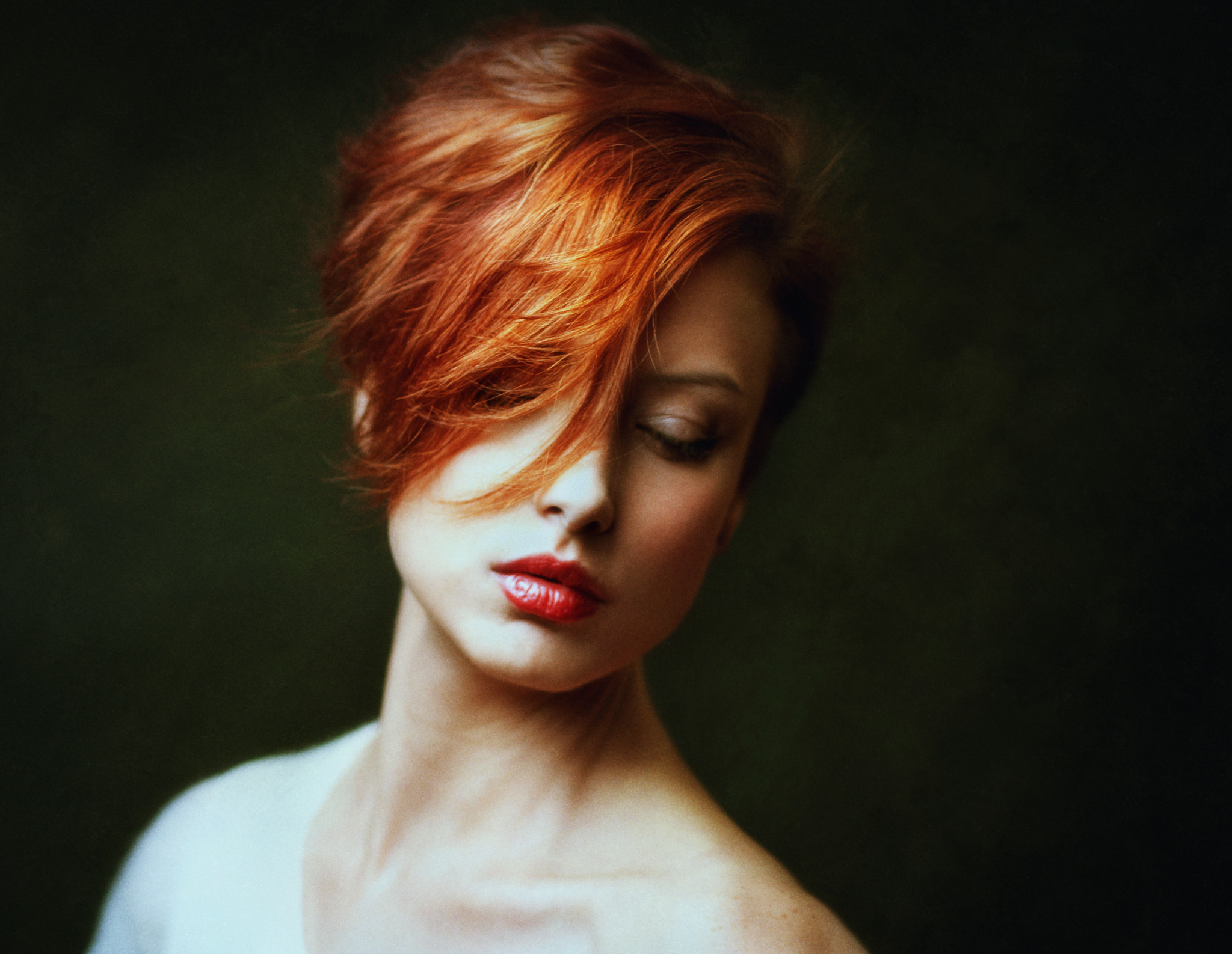Zachar Rise Women Redhead Short Hair Portrait Makeup Simple Background 2048x1587