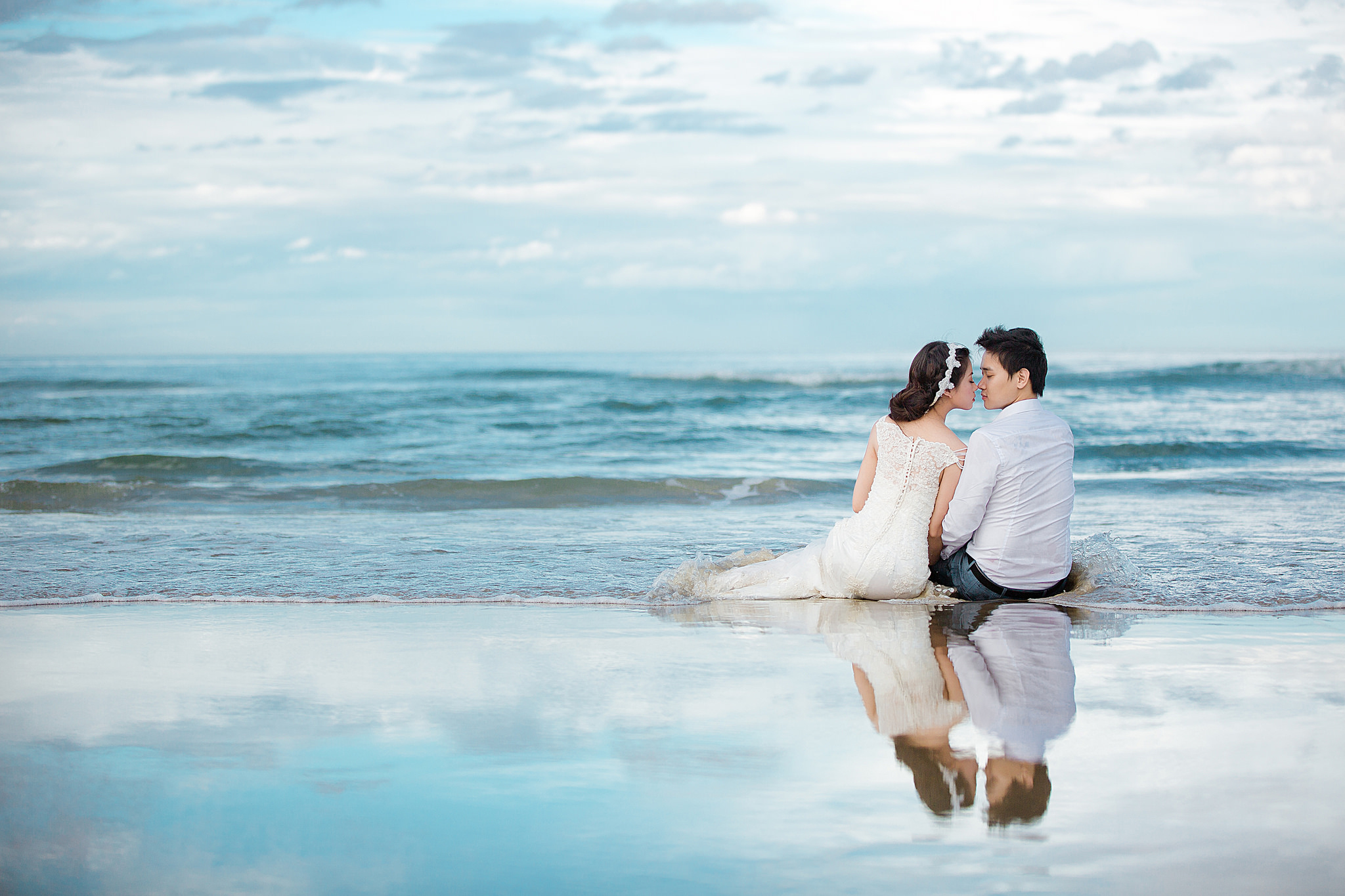 Couple Groom Bride Wedding Beach Sea Horizon Reflection Sky 2048x1365