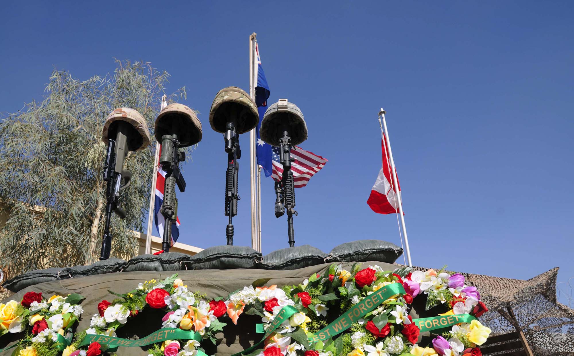 Army Gun Helmet Holiday Memorial Rifle Veterans Day 2000x1241