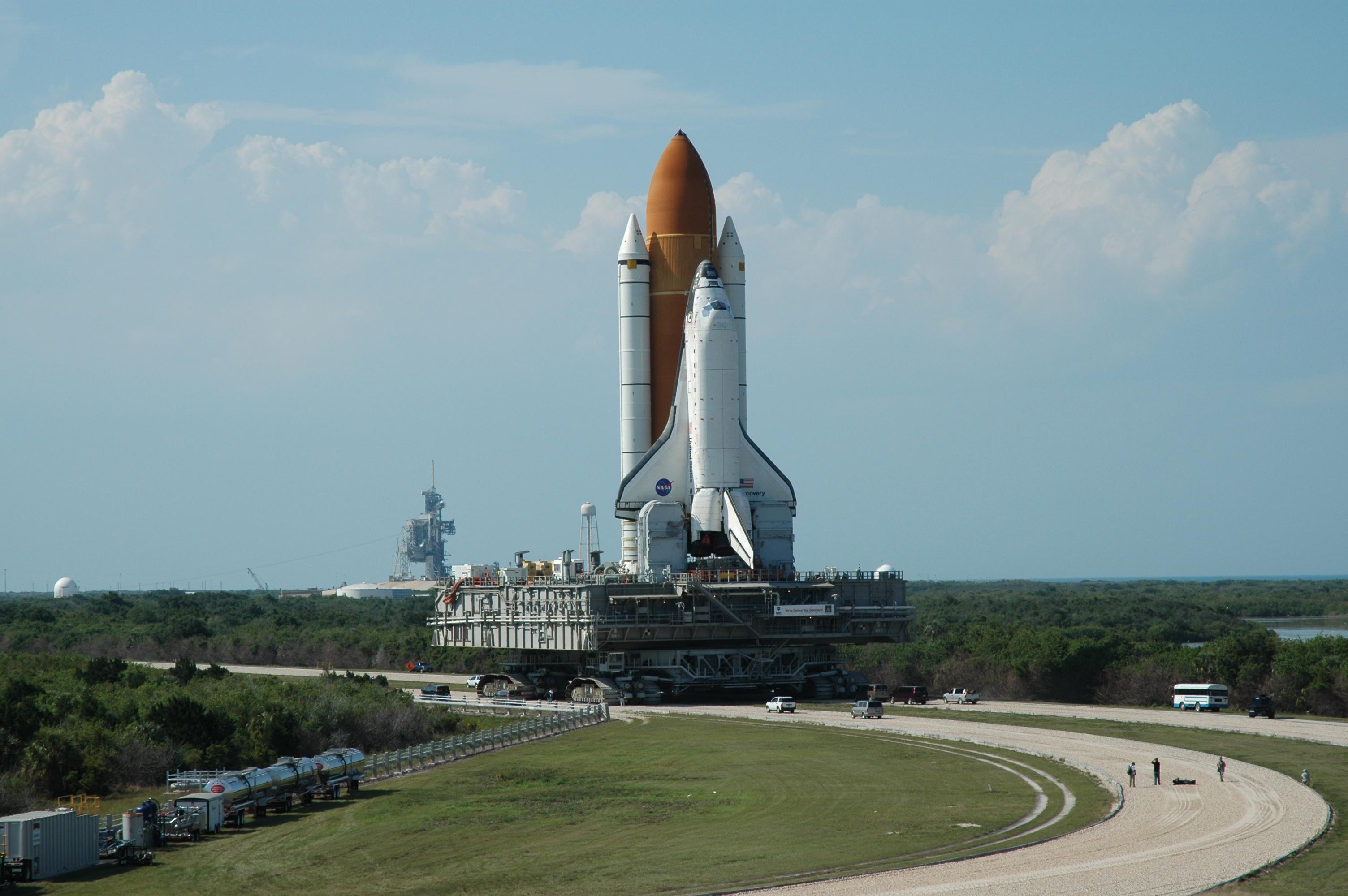 Space Shuttle Space Shuttle Discovery 3008x2000