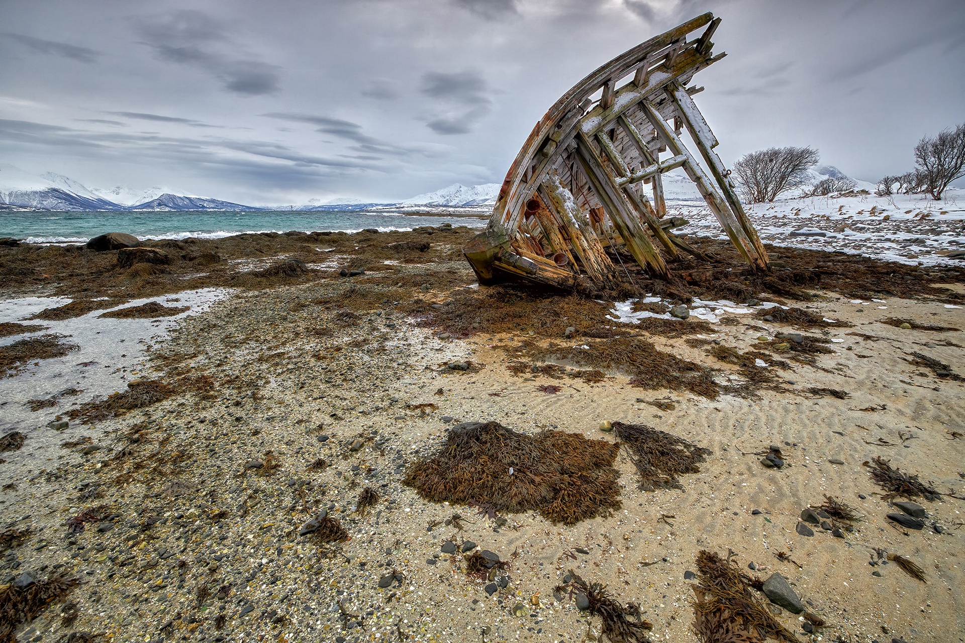 Old Shipwreck Norway 1920x1280