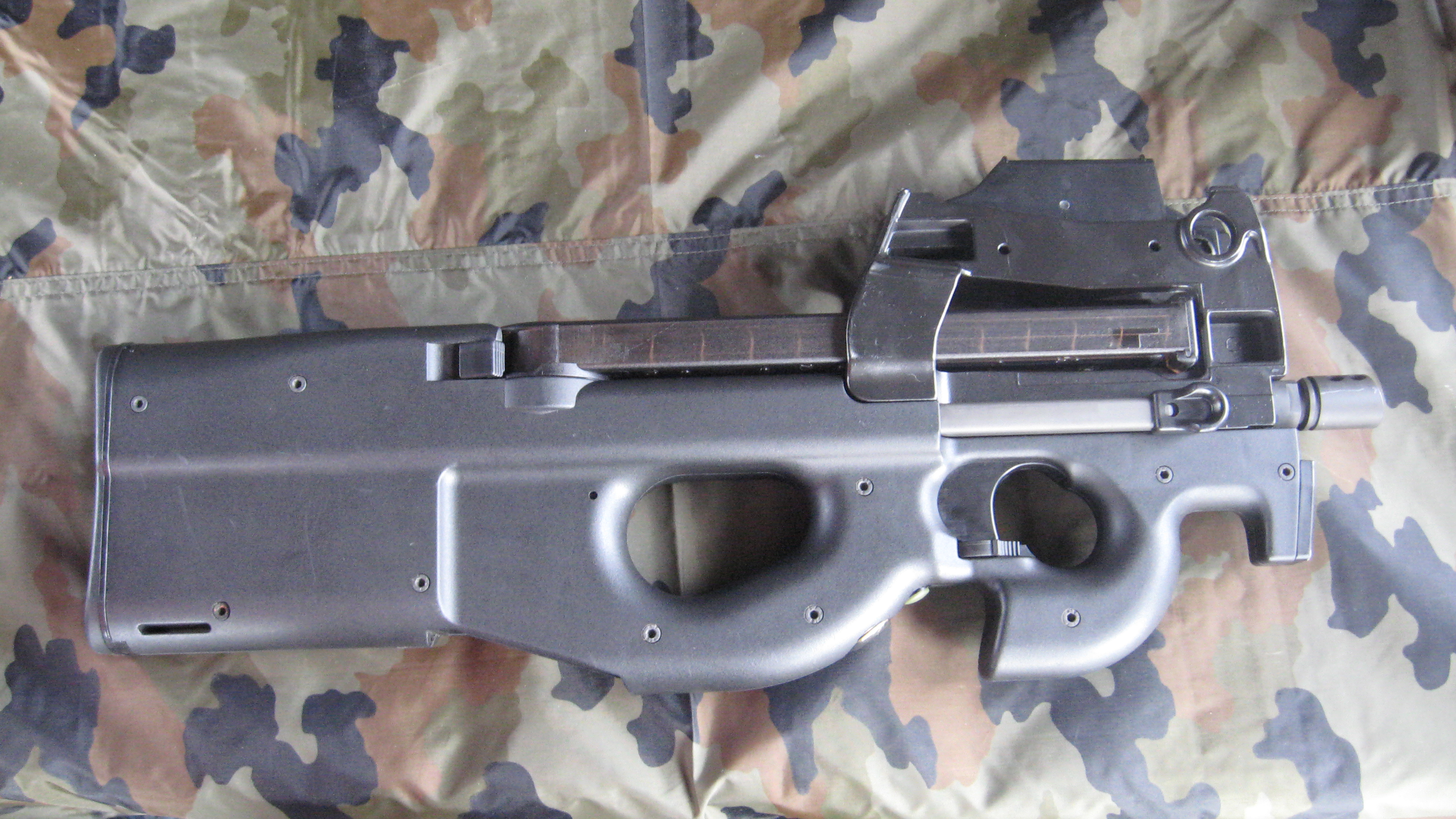 Weapons FN P90 3072x1728