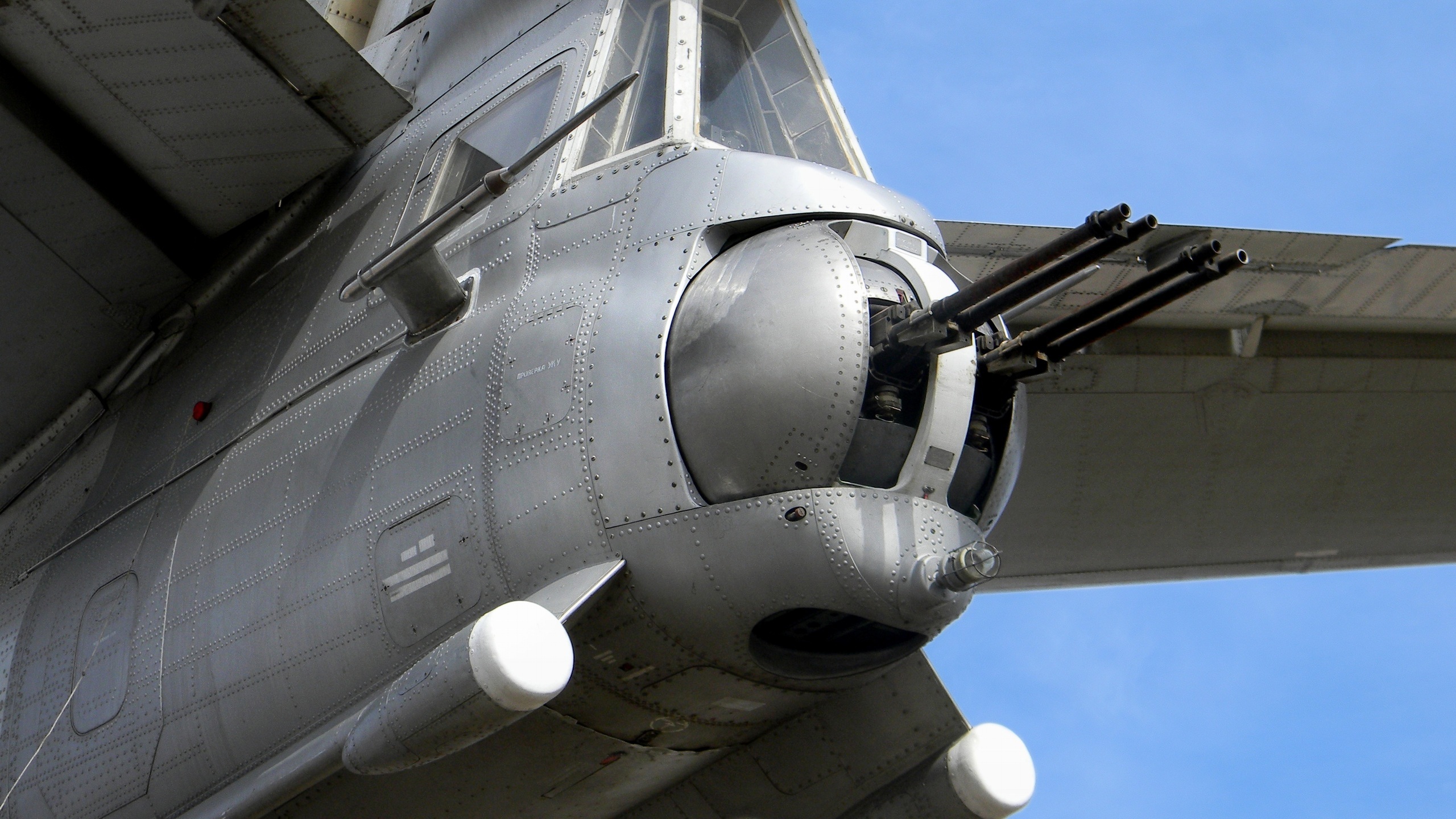 Military Tupolev Tu 95 2560x1440