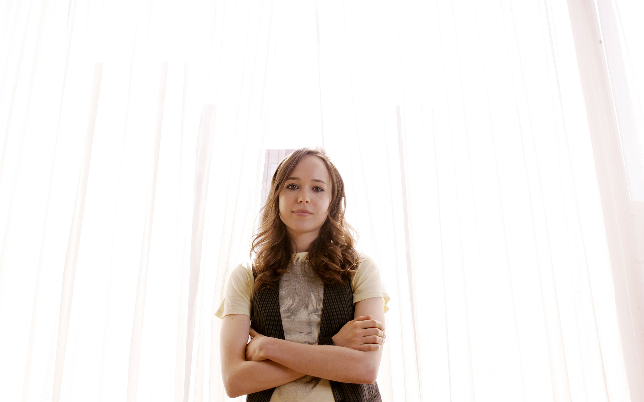 Ellen Page 2560x1600