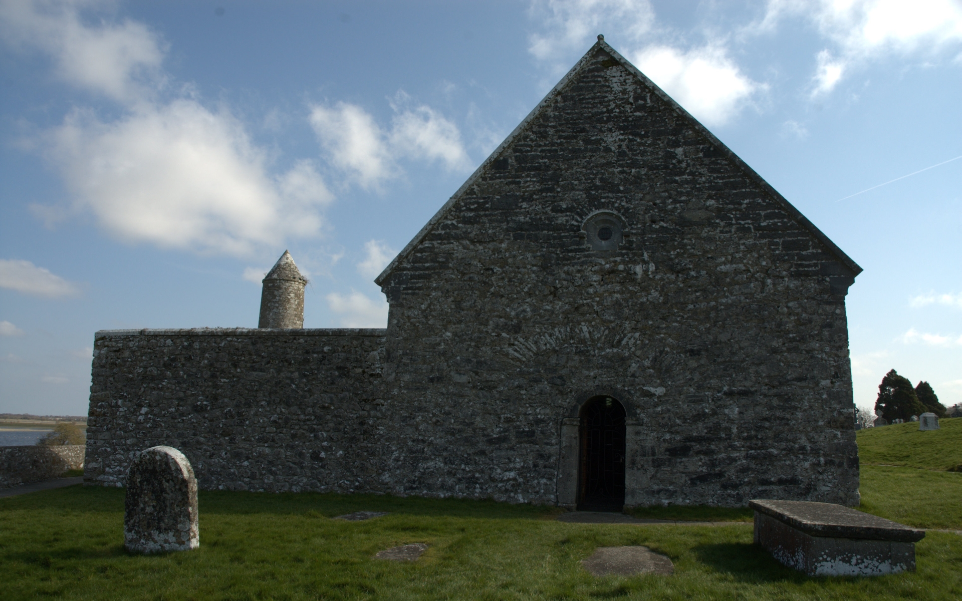 Clonmacnoise Ireland Cemetery Monastery 1920x1200