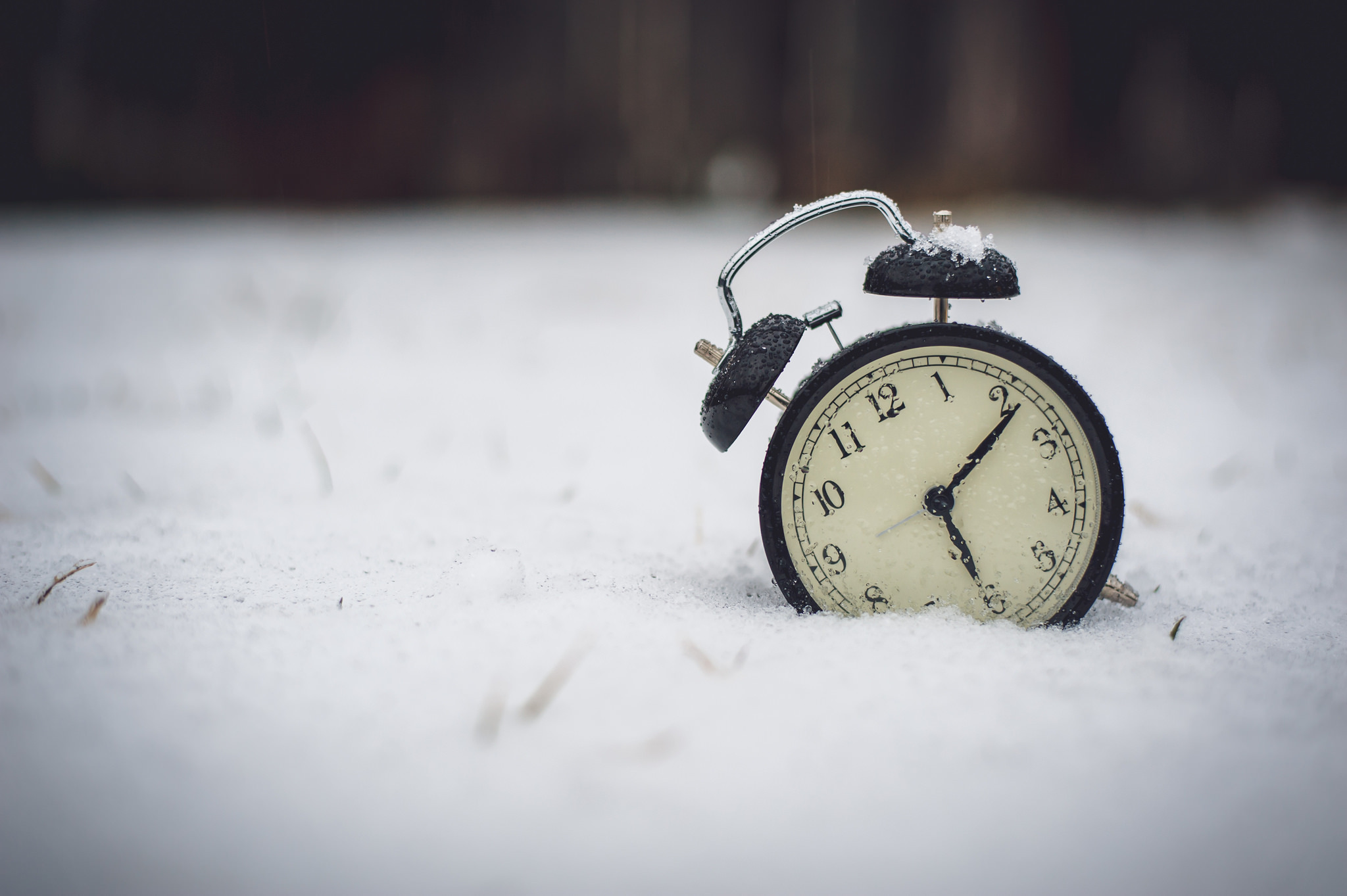 Clock Depth Of Field Snow Winter 2048x1363