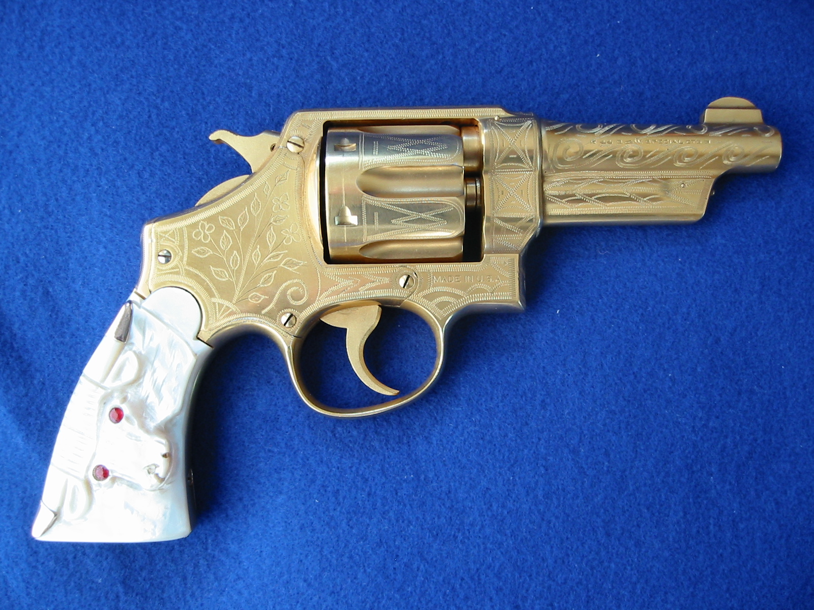 Weapons Revolver 1600x1200