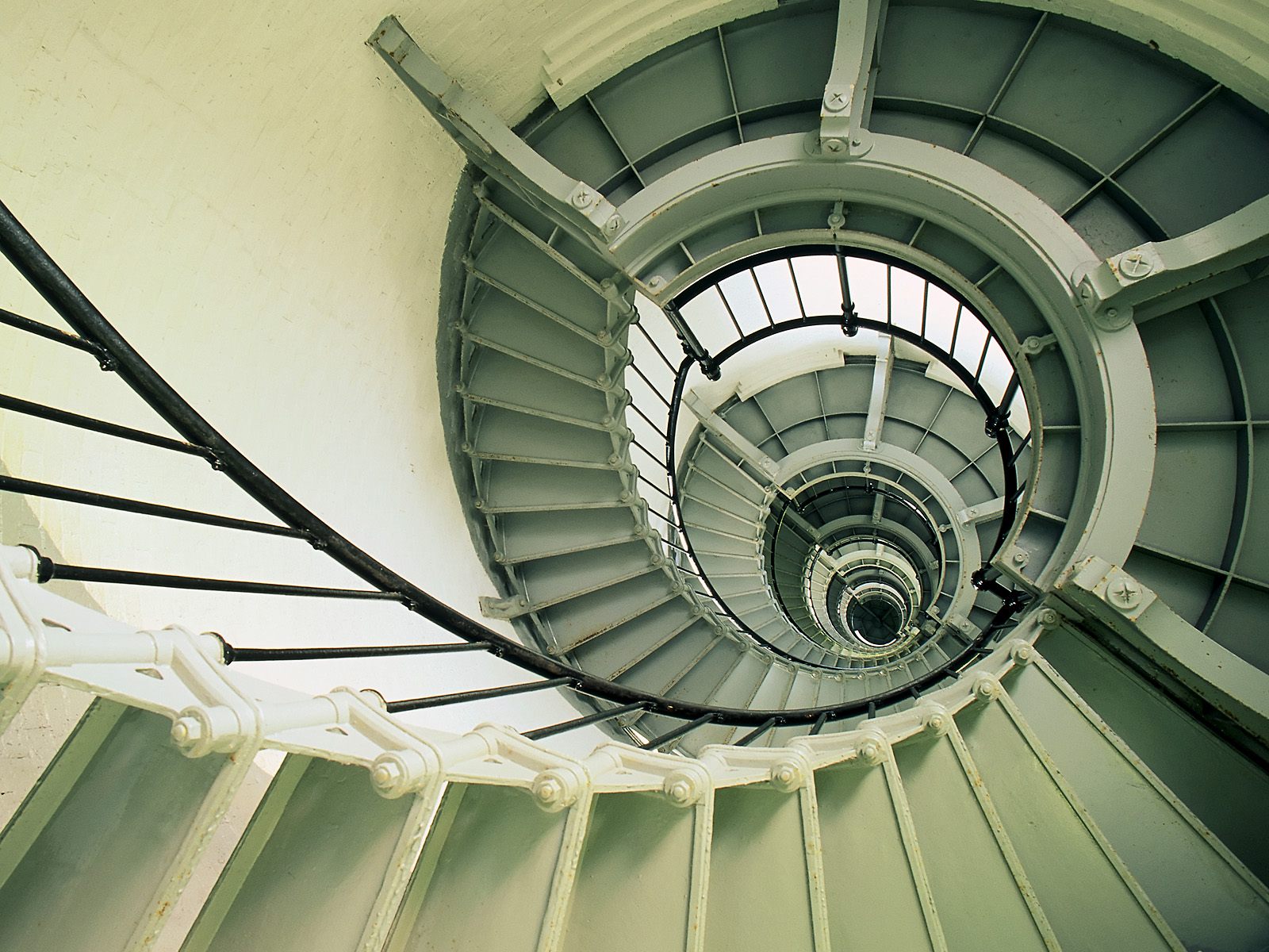 Spiral Staircase 1600x1200