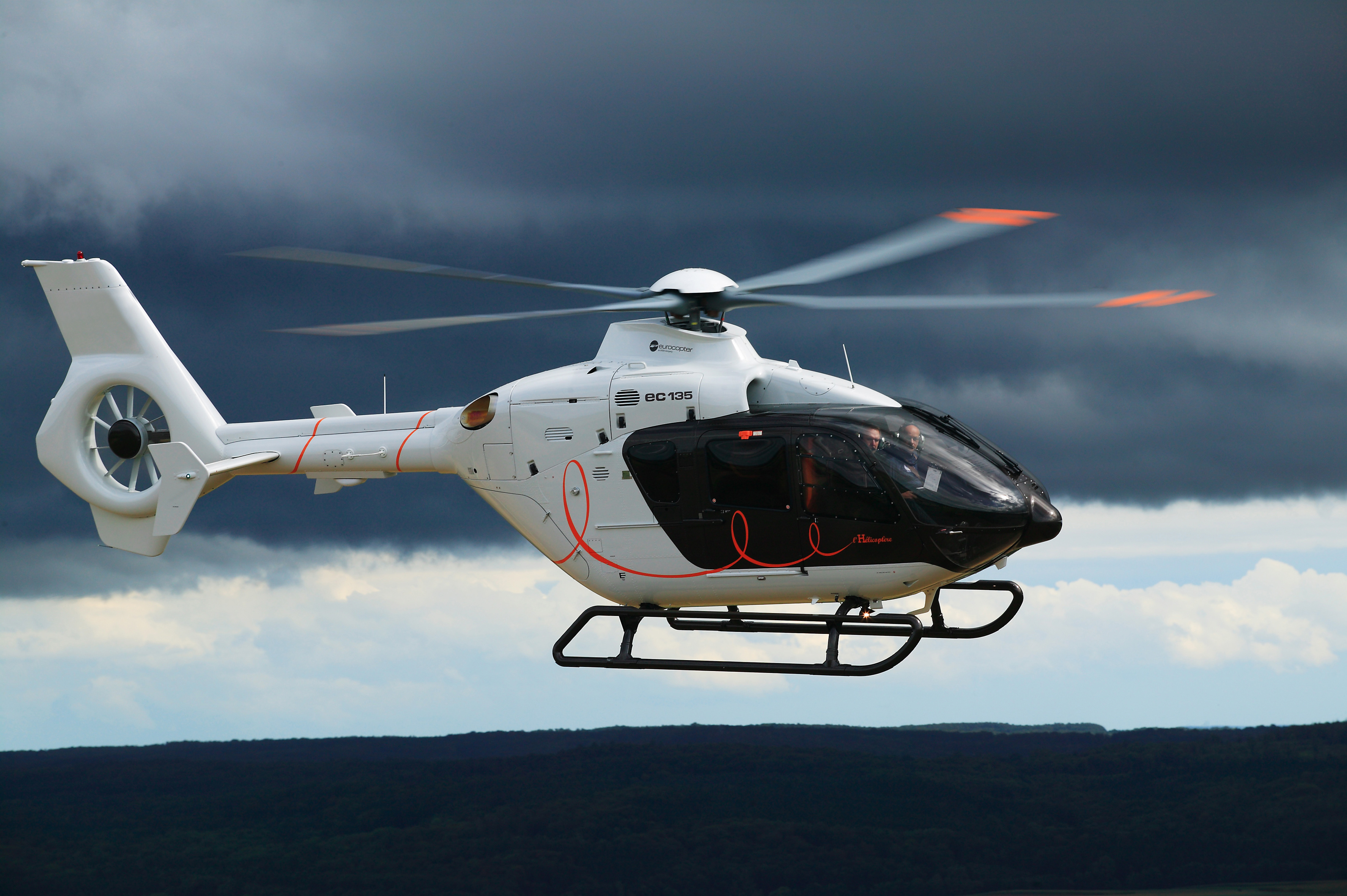 Vehicles Eurocopter EC135 3550x2362