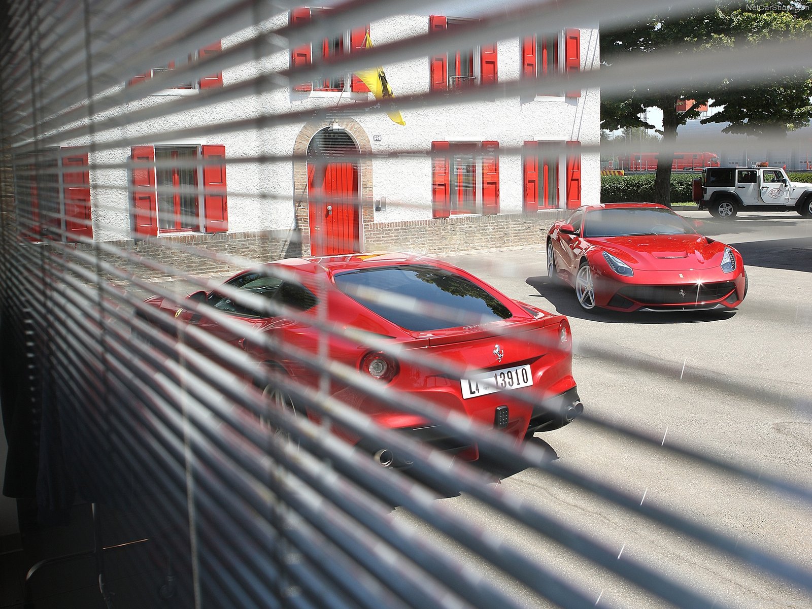Vehicles Ferrari F12berlinetta 1600x1200
