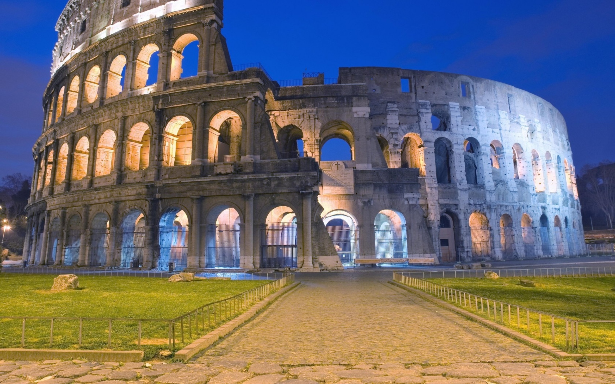 Man Made Colosseum 2560x1600