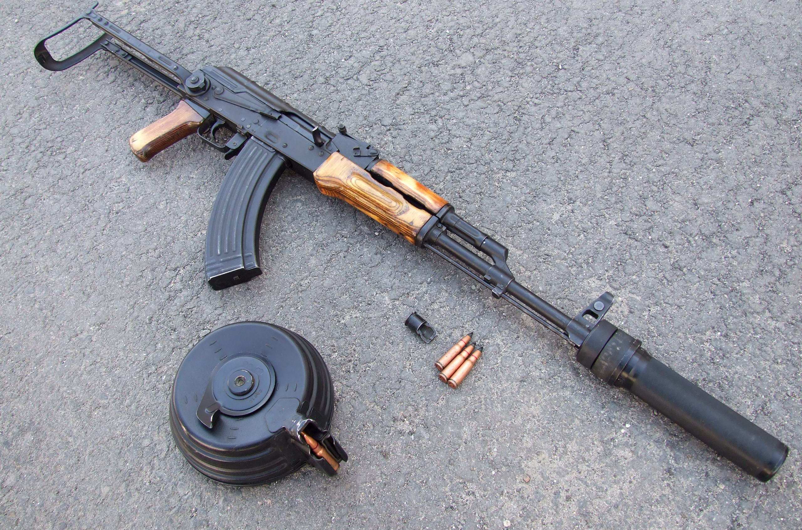 Weapons AK 47 2560x1692