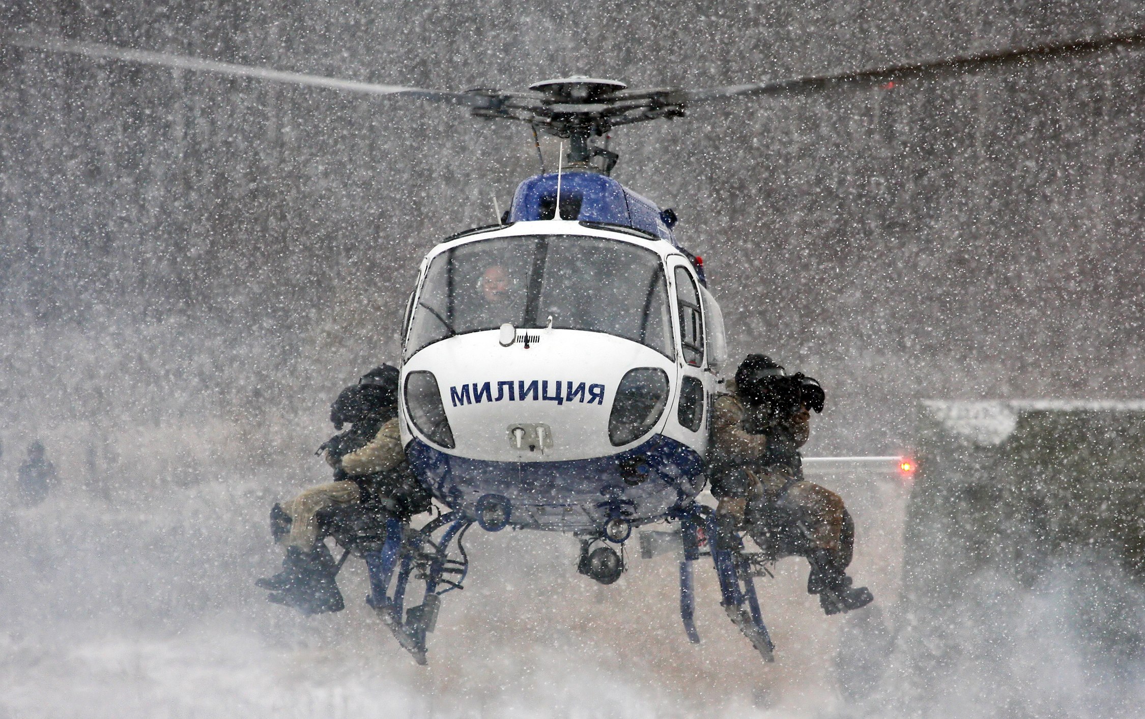Military Helicopter 2250x1413