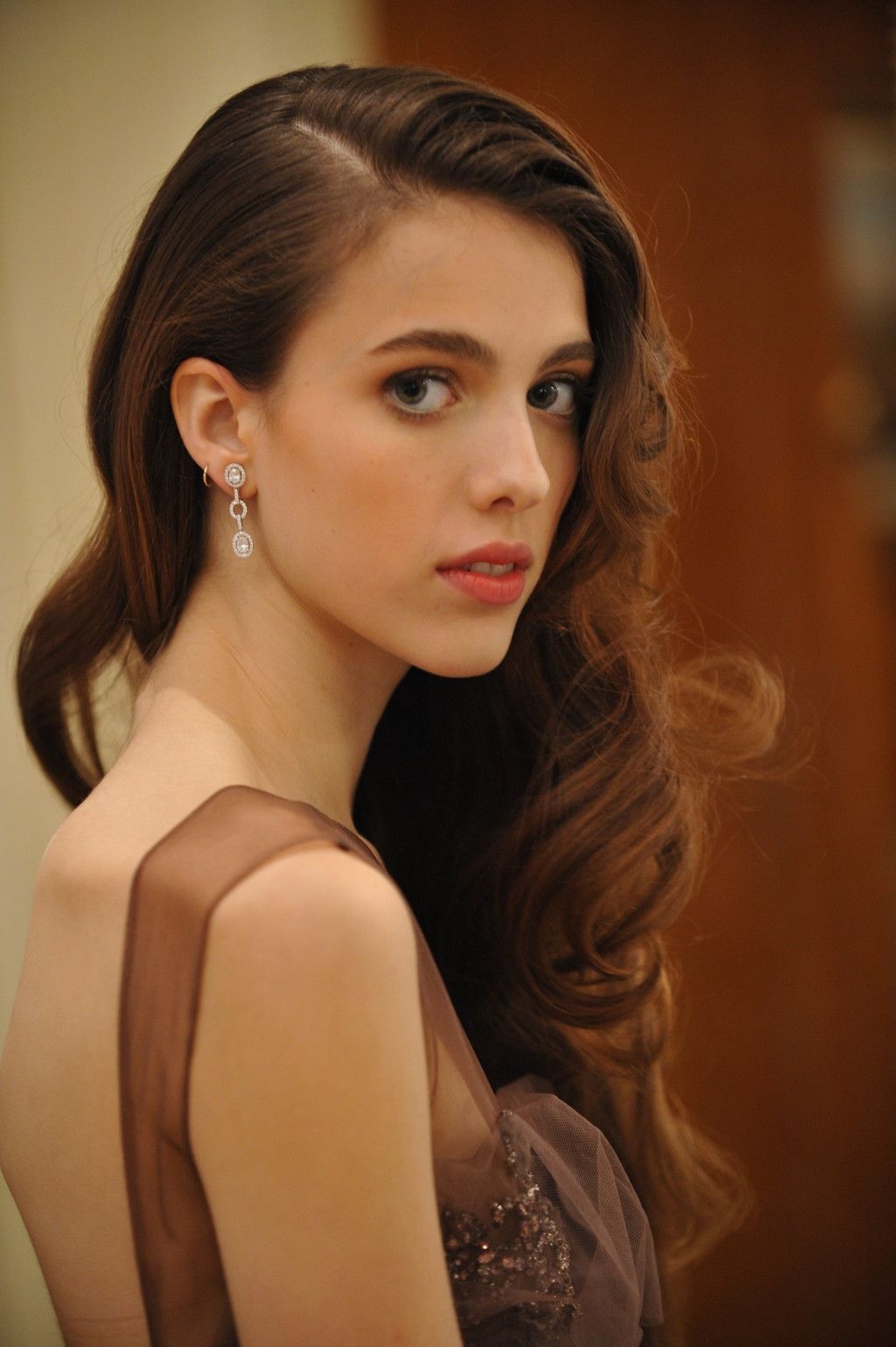 Margaret Qualley Women Actress Young Woman Blue Eyes Long Hair Looking Over Shoulder Brunette Earrin 1024x1539