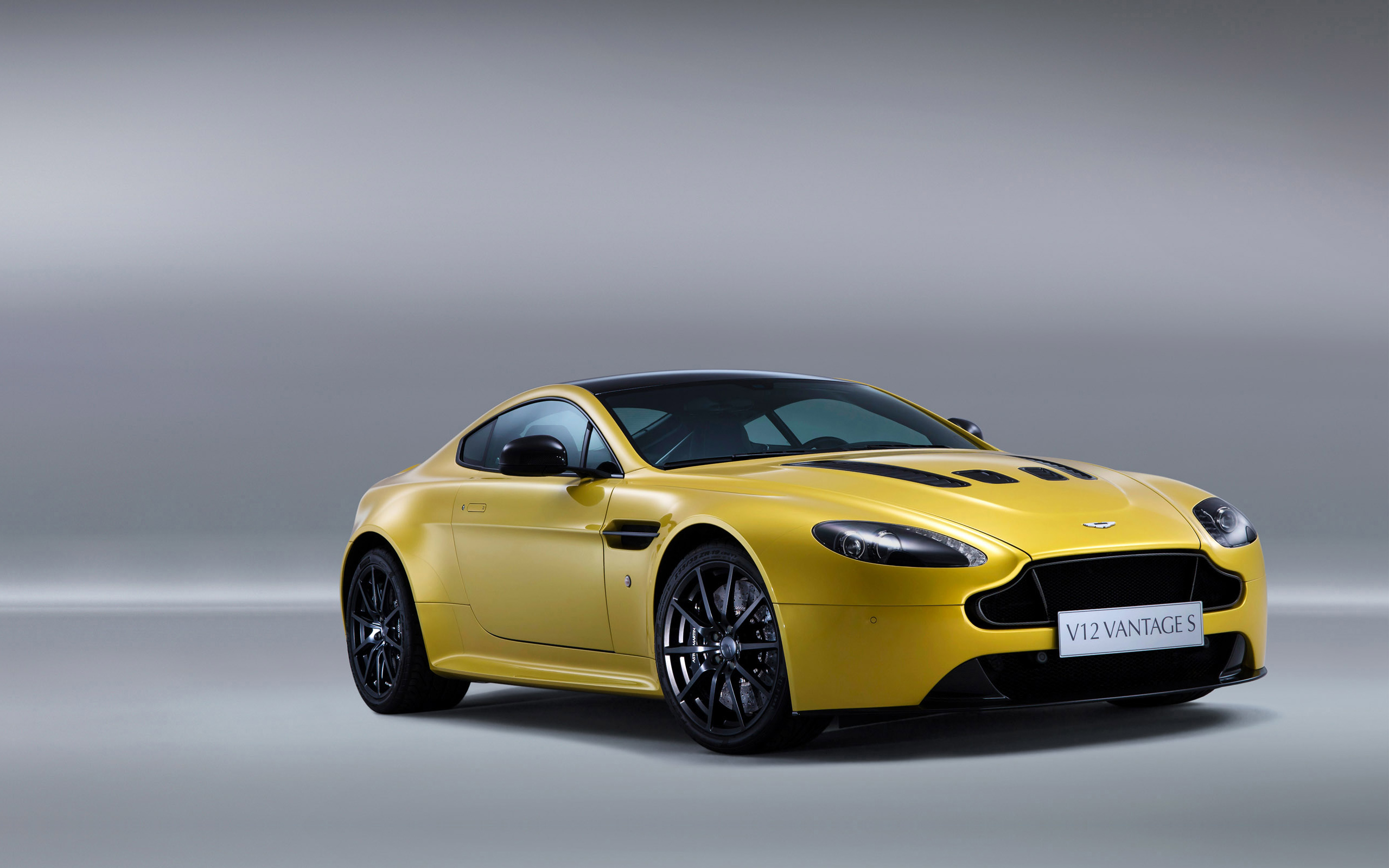 Aston Martin 2560x1600