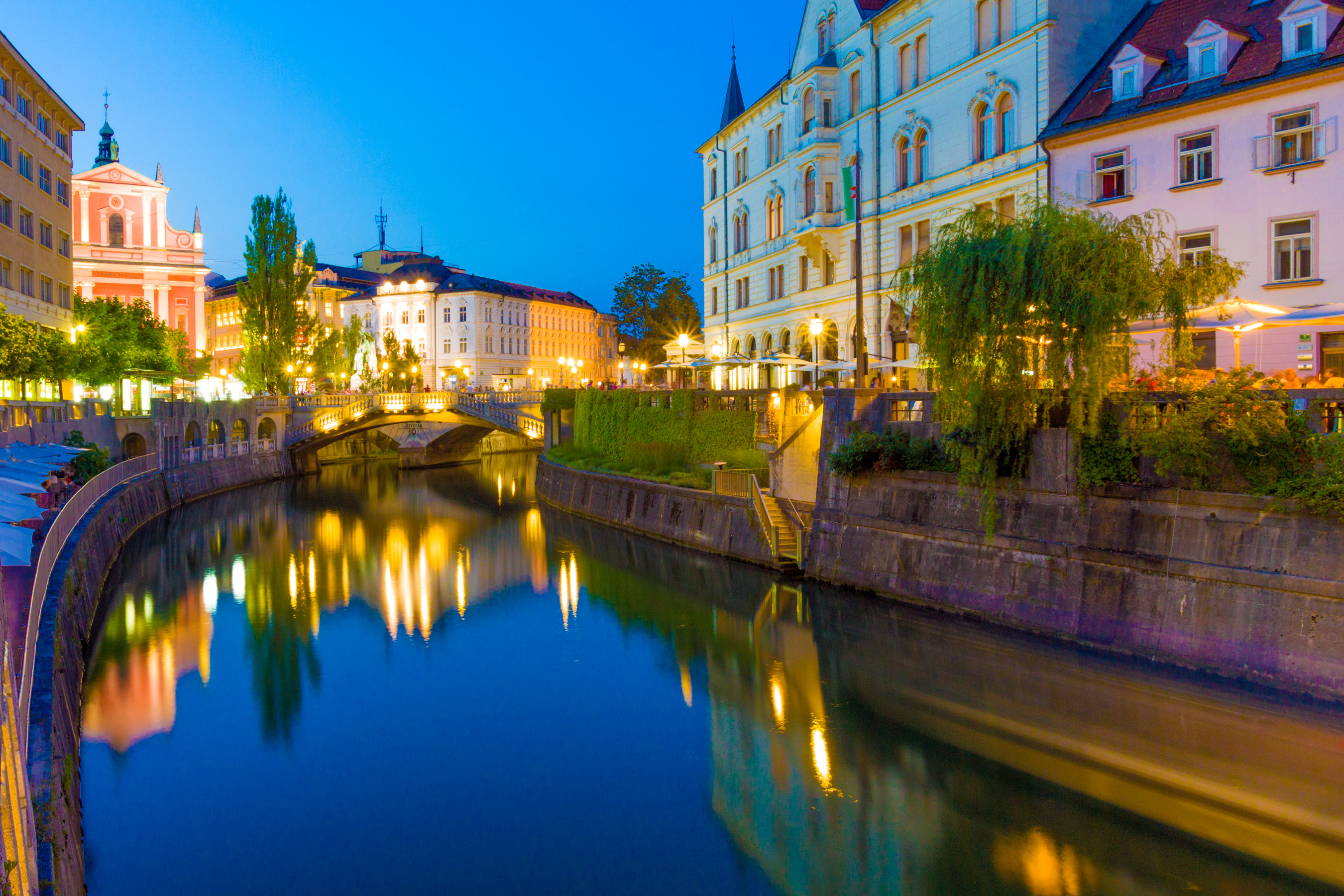 Building Canal Light Ljubljana Night Reflection River Slovenia 2700x1800