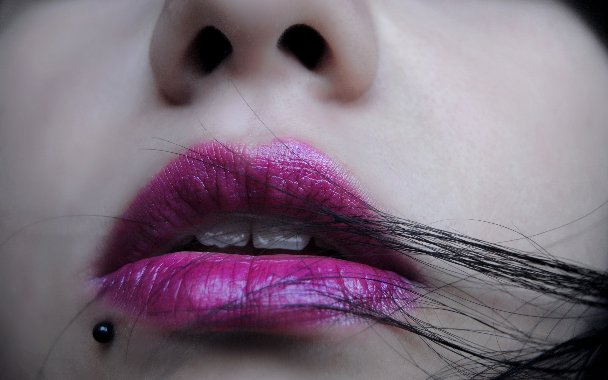 Close Up Lips Lipstick 2560x1600
