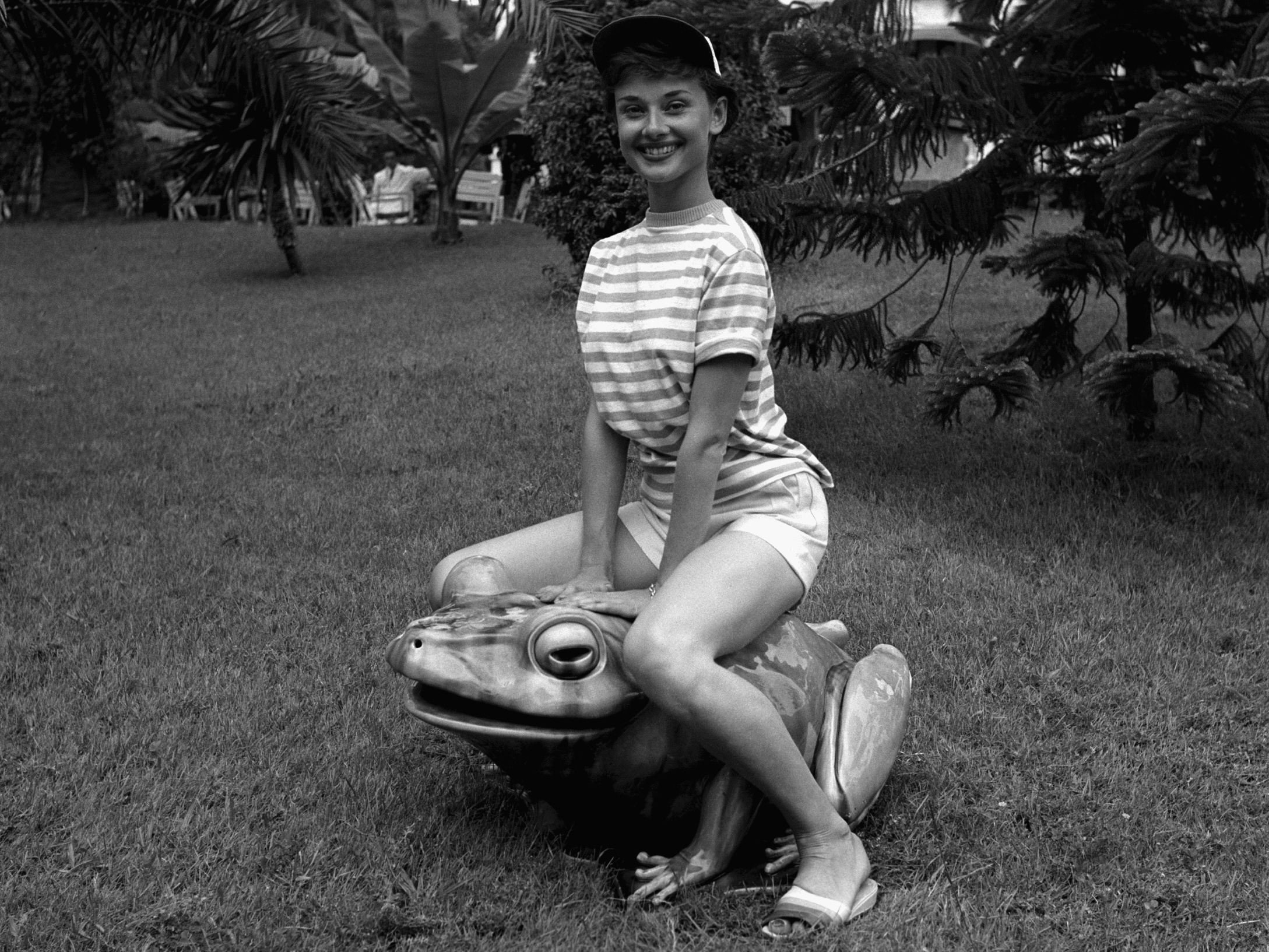 Audrey Hepburn 2177x1633