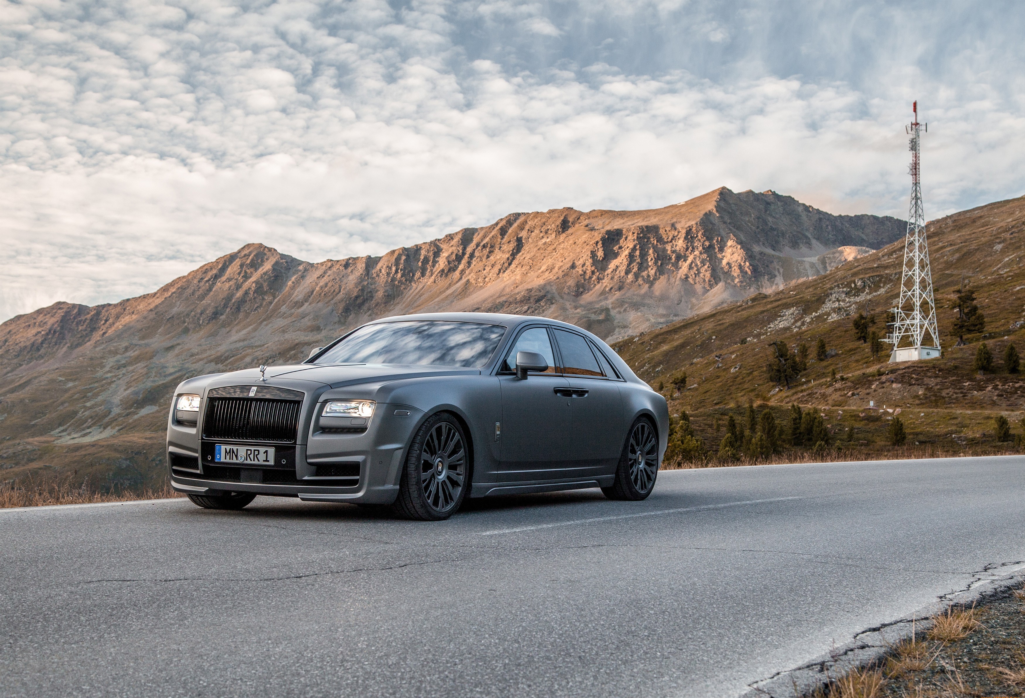 Dark Rolls Royce 3500x2385