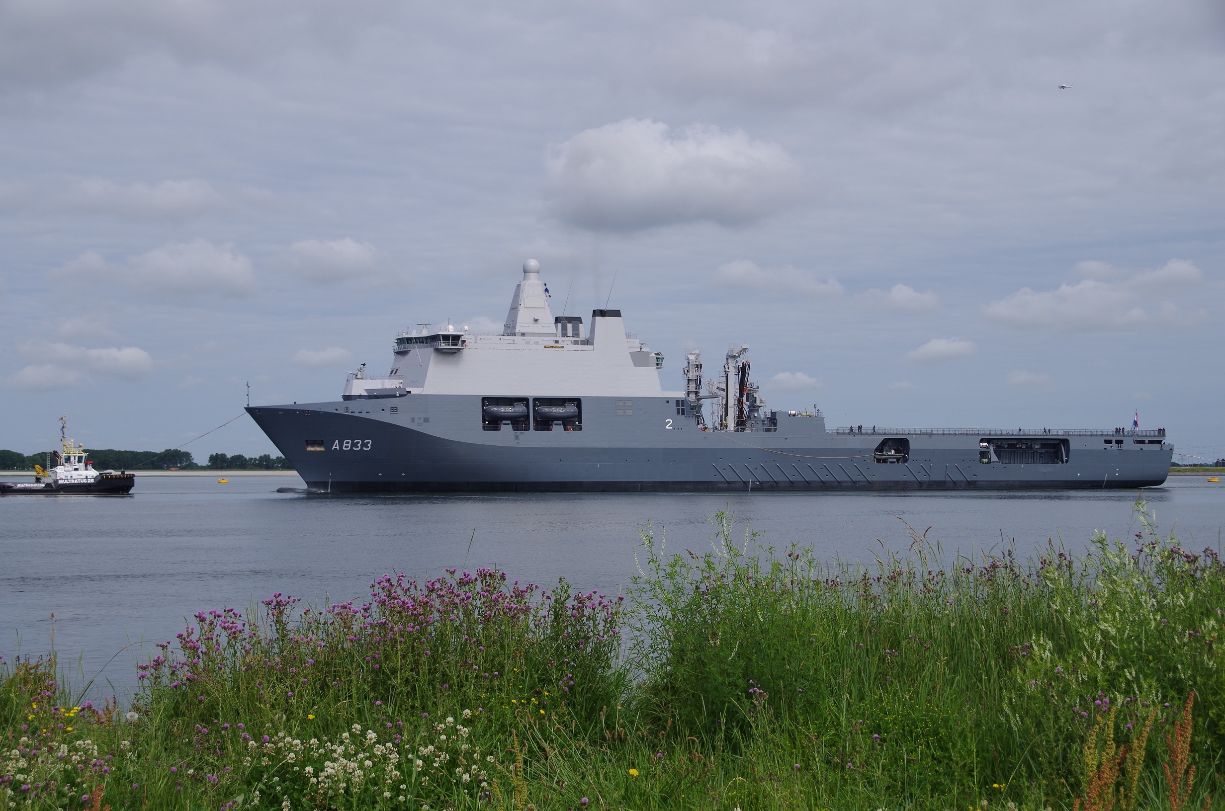 Amphibious Assault Ship Hnlms Karel Doorman A833 2464x1632