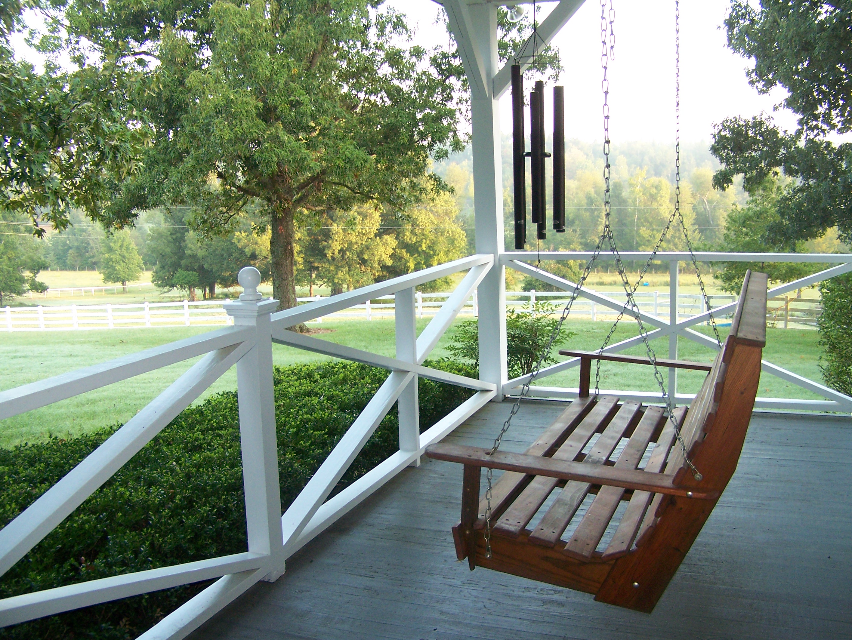 Chimes Country Porch Swing 2832x2128