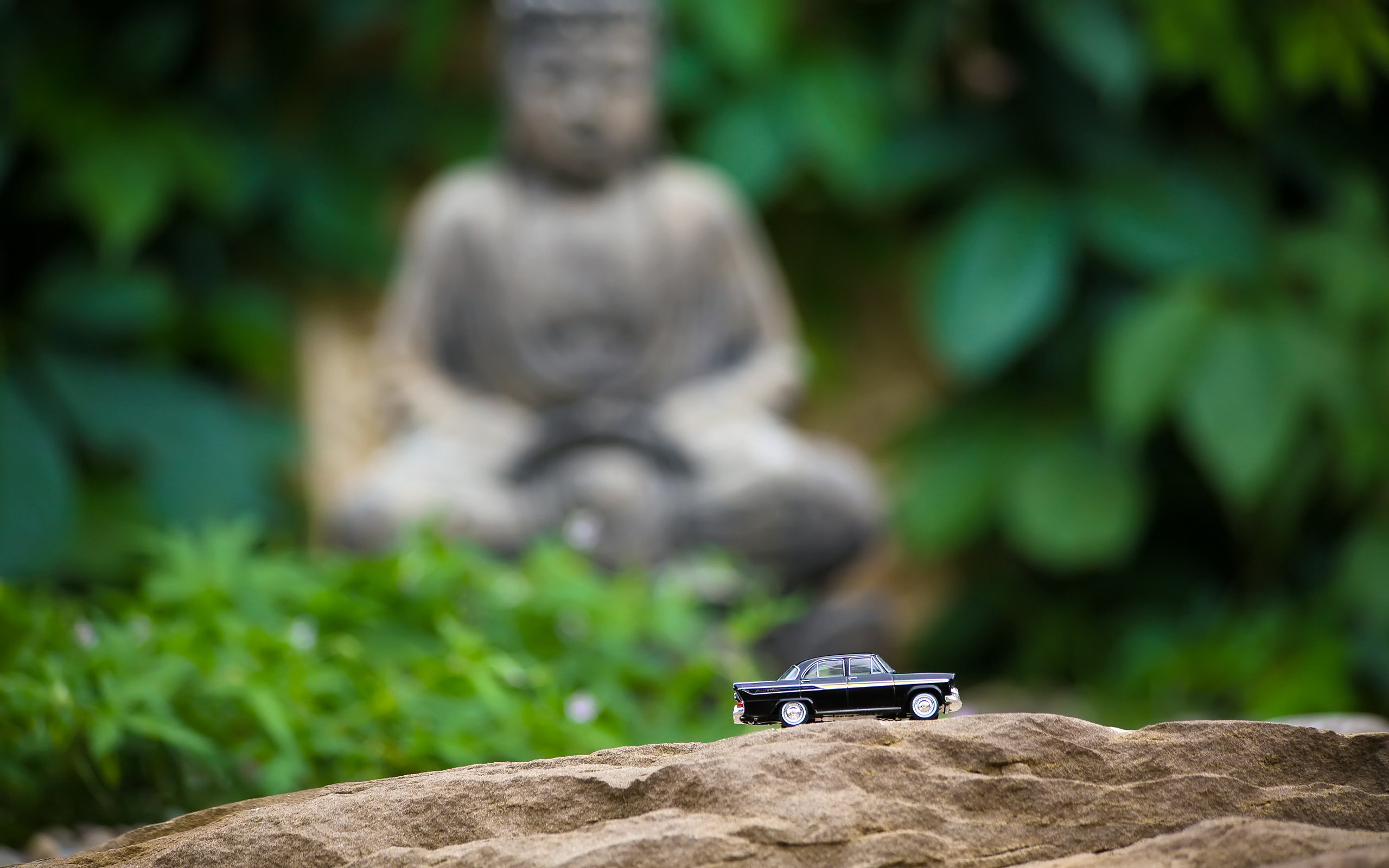 Buddha Car Toy 2560x1600