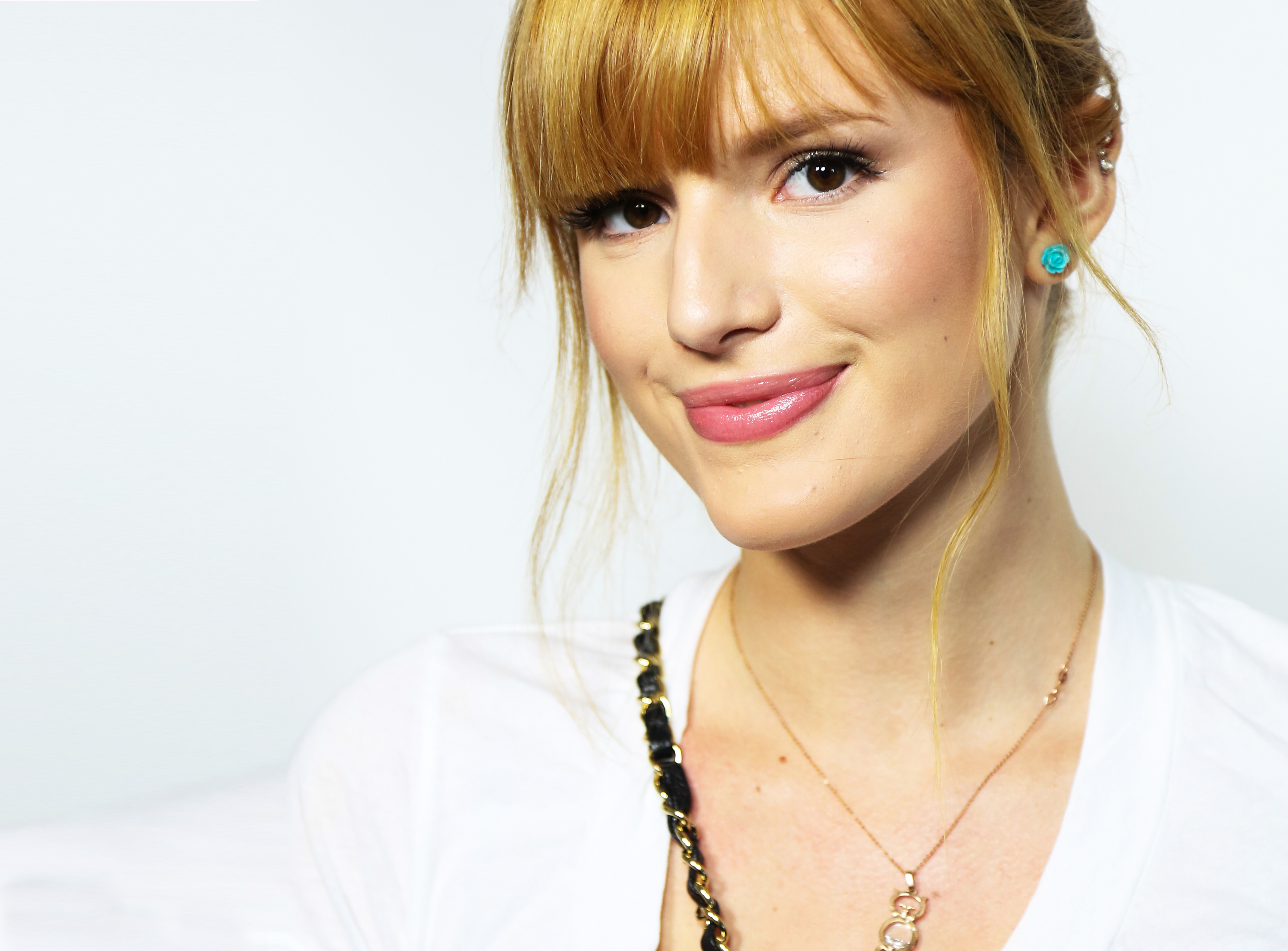 Actress Bella Thorne Face Redhead Smile 3000x2216