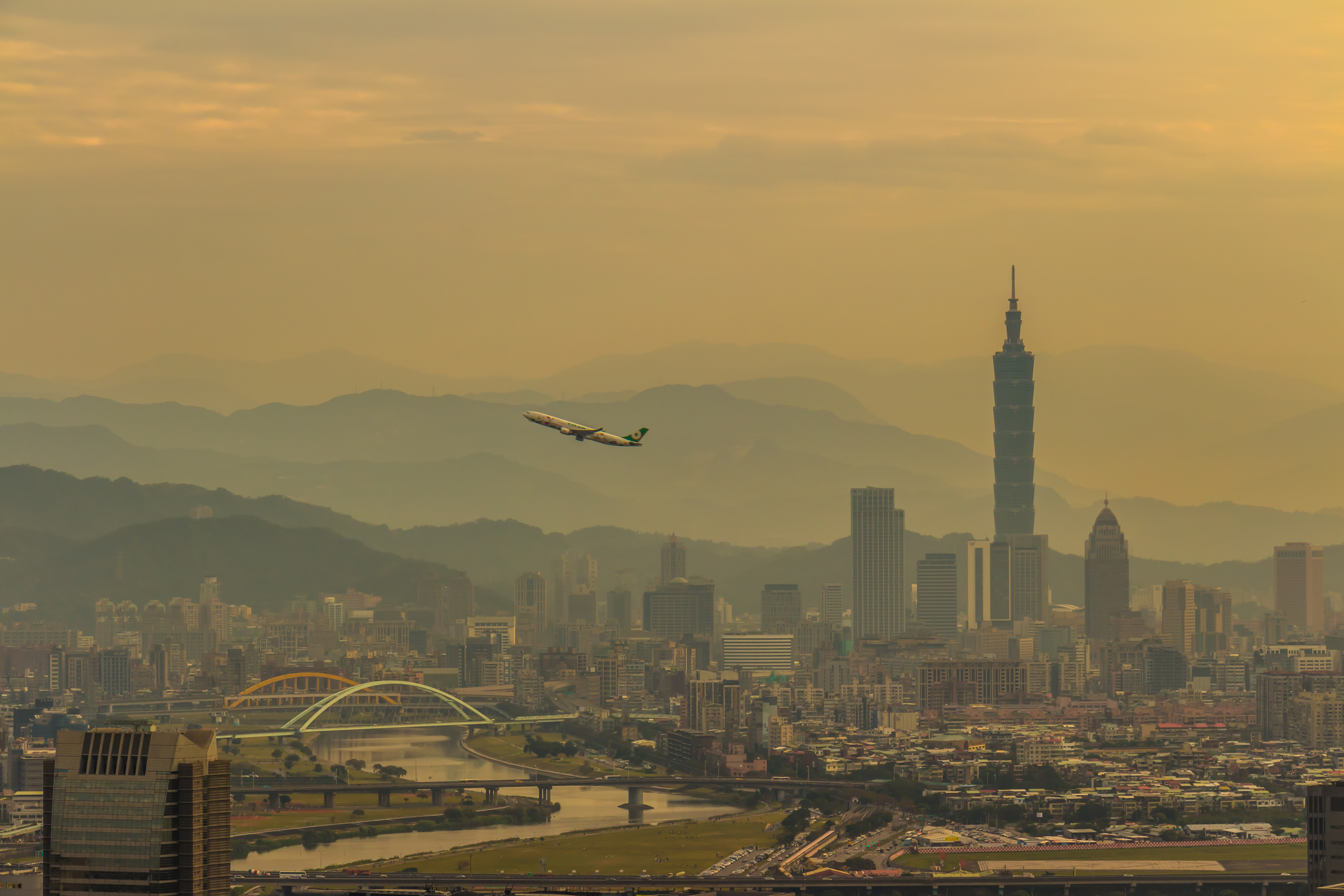 Airplane Mountain Taipei Taiwan 5184x3456
