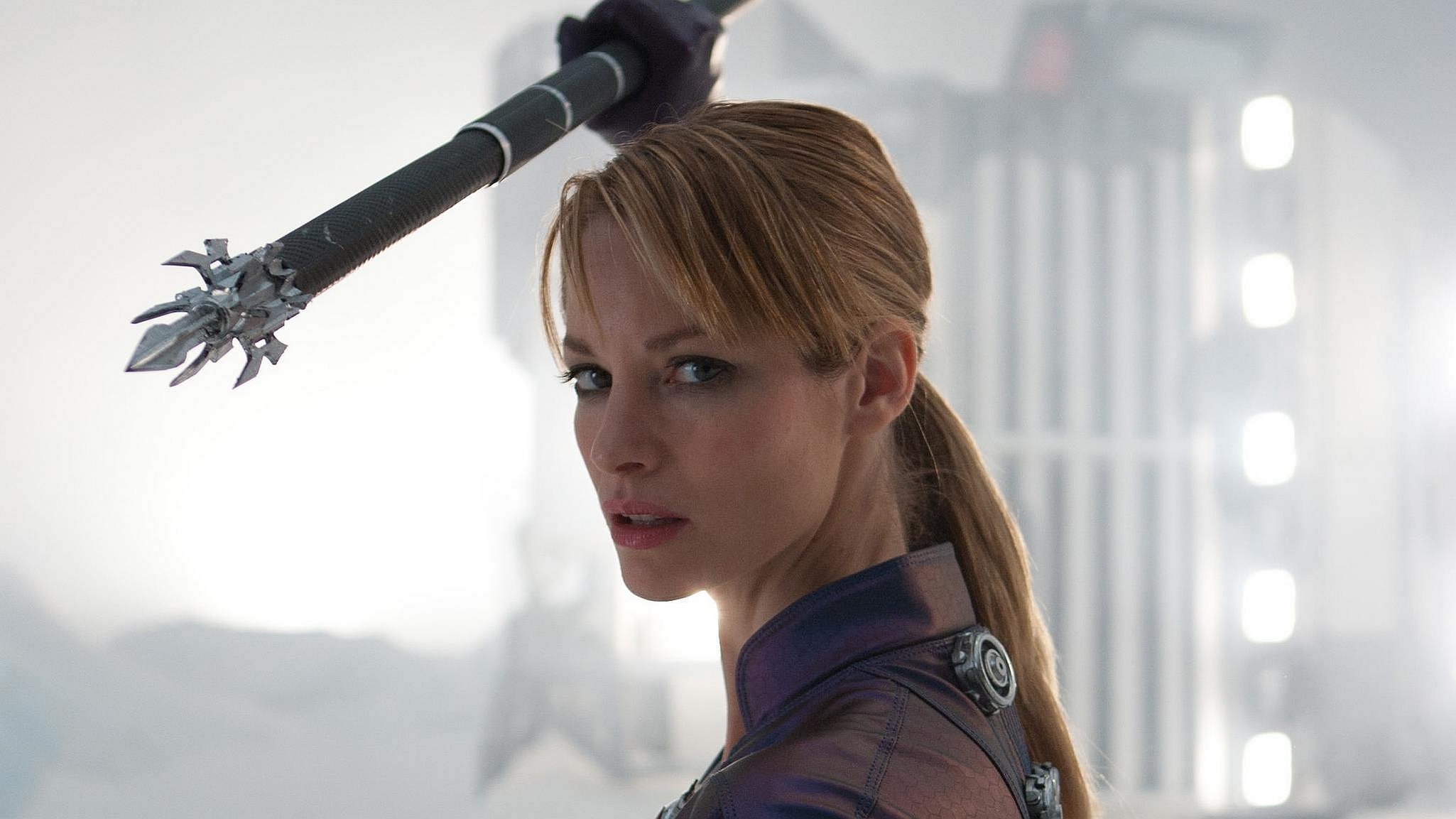 Sienna Guillory 2050x1153