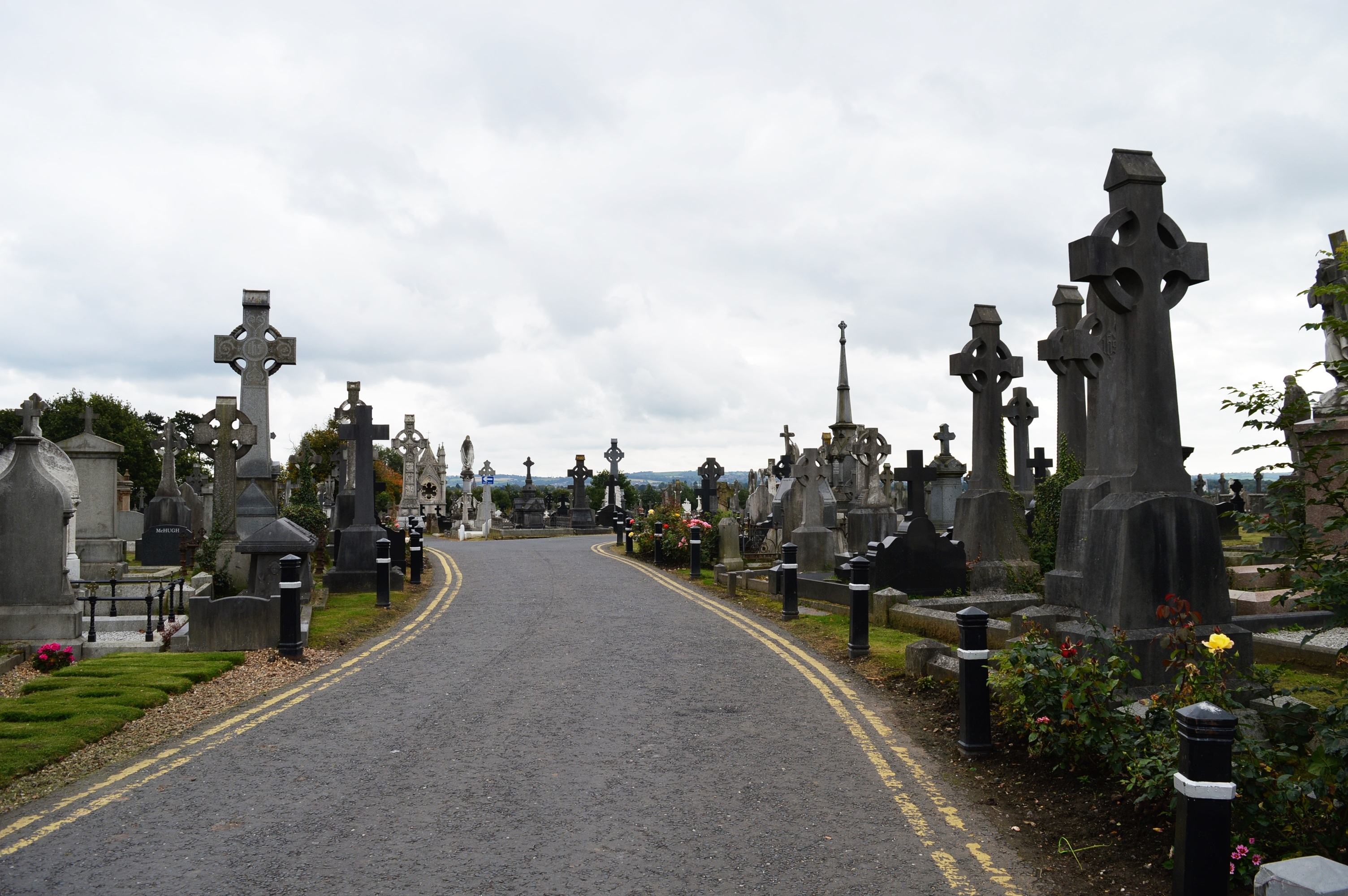Cemetery Cross Grave Headstone Road 3008x2000