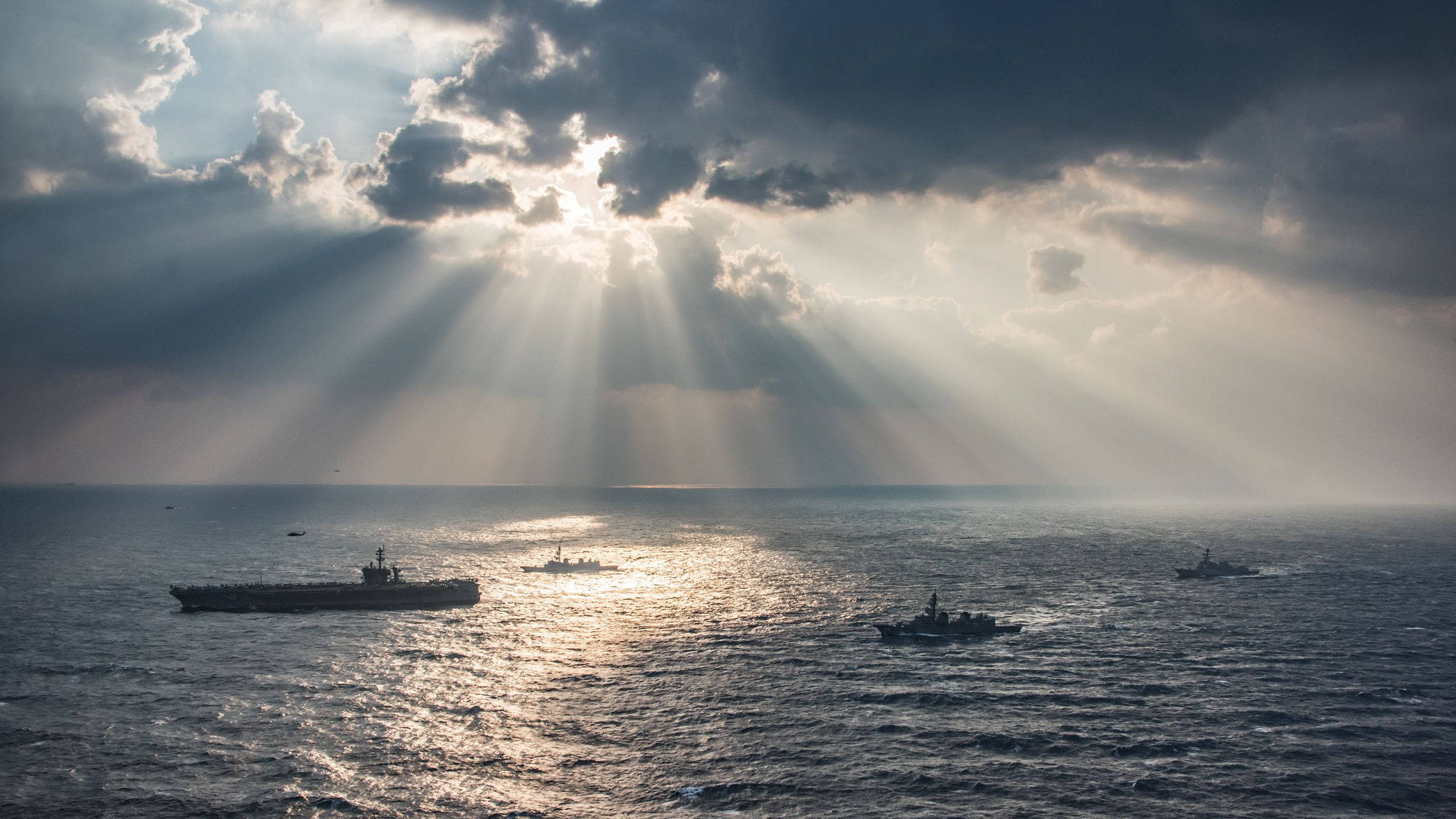 Aircraft Carrier Battleship Cloud Horizon Ocean Sunbeam Uss Carl Vinson Cvn 70 Water 2560x1440