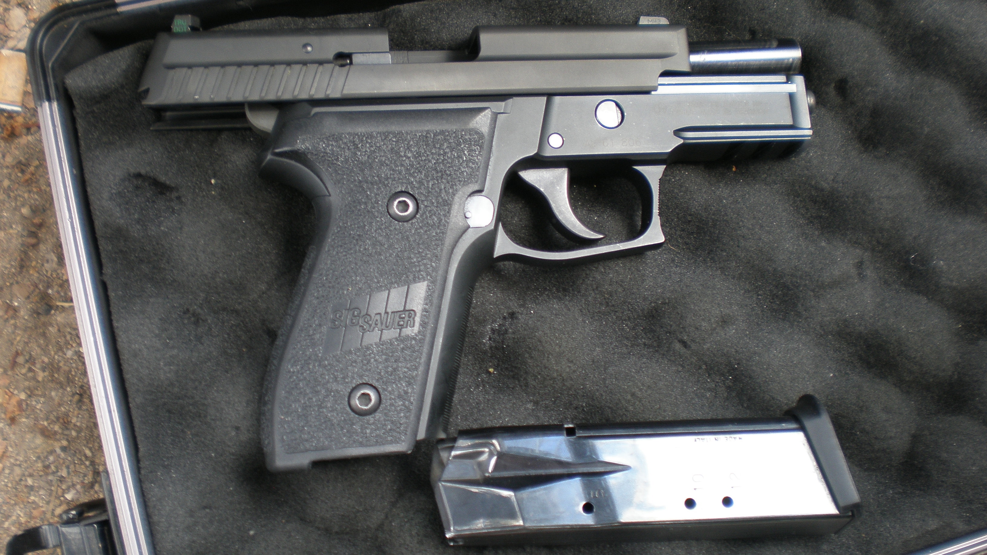 Weapons Sig Sauer Pistol 3300x1856