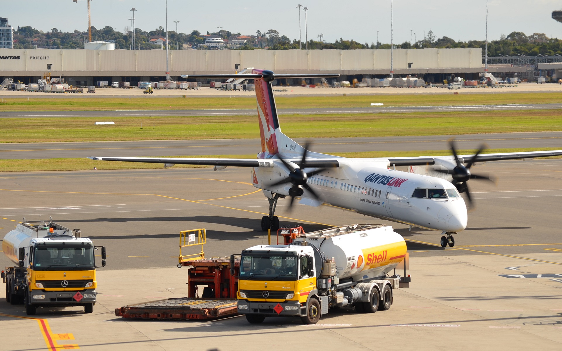 Aircraft Airplane Bombardier Mercedes Qantas Truck Vehicle 1921x1201